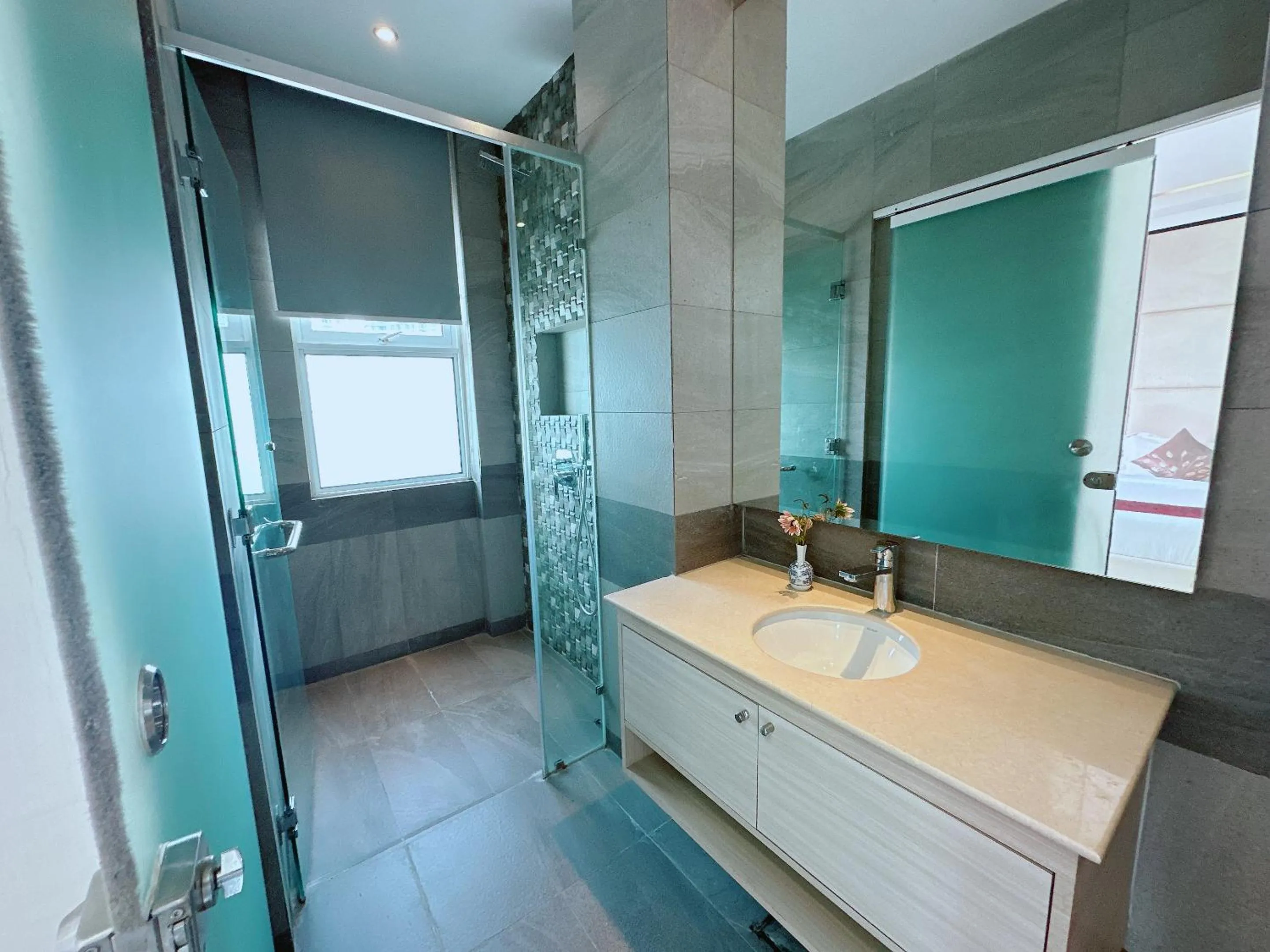 Shower in Infinity 28 Hotel and Residence