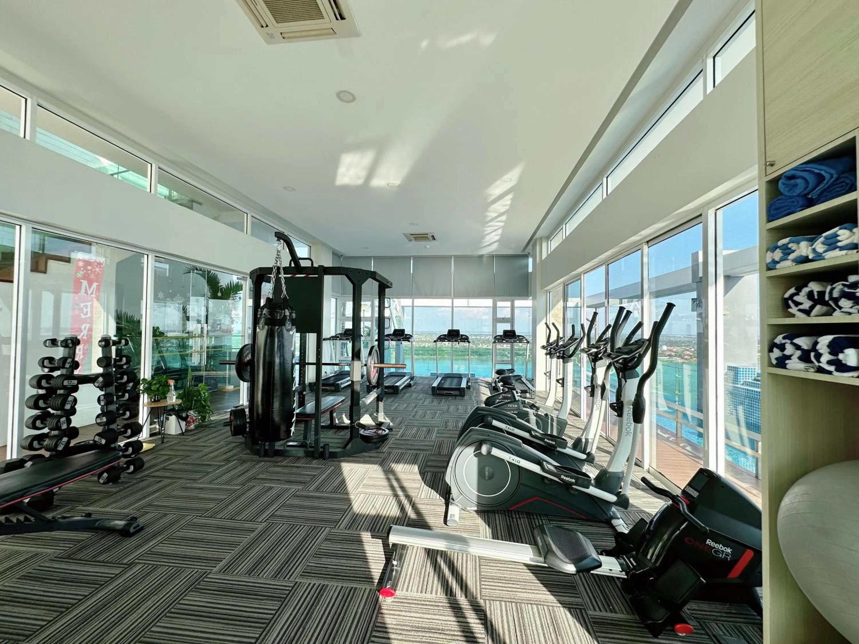 Fitness centre/facilities in Infinity 28 Hotel and Residence