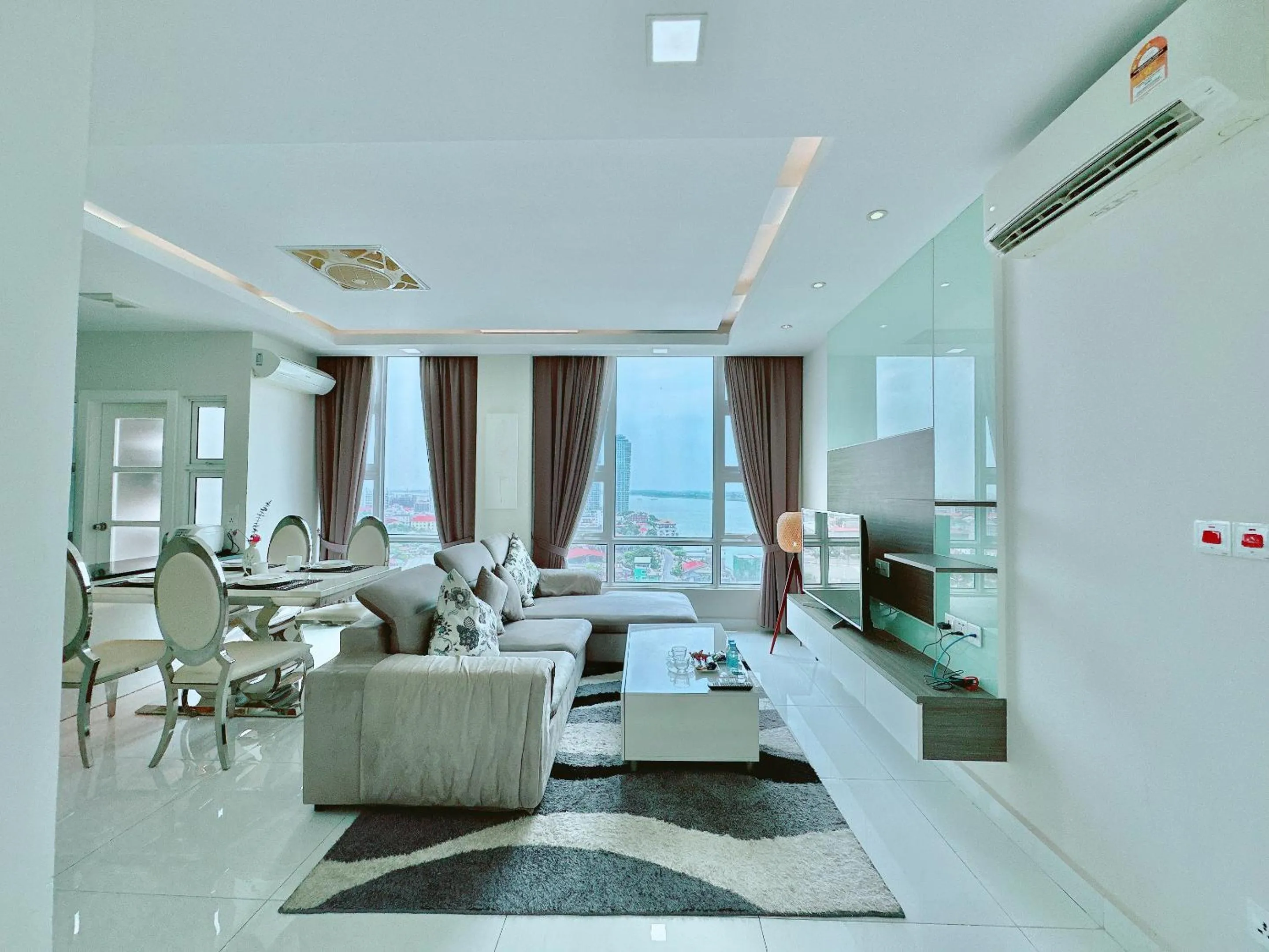 Dining area in Infinity 28 Hotel and Residence