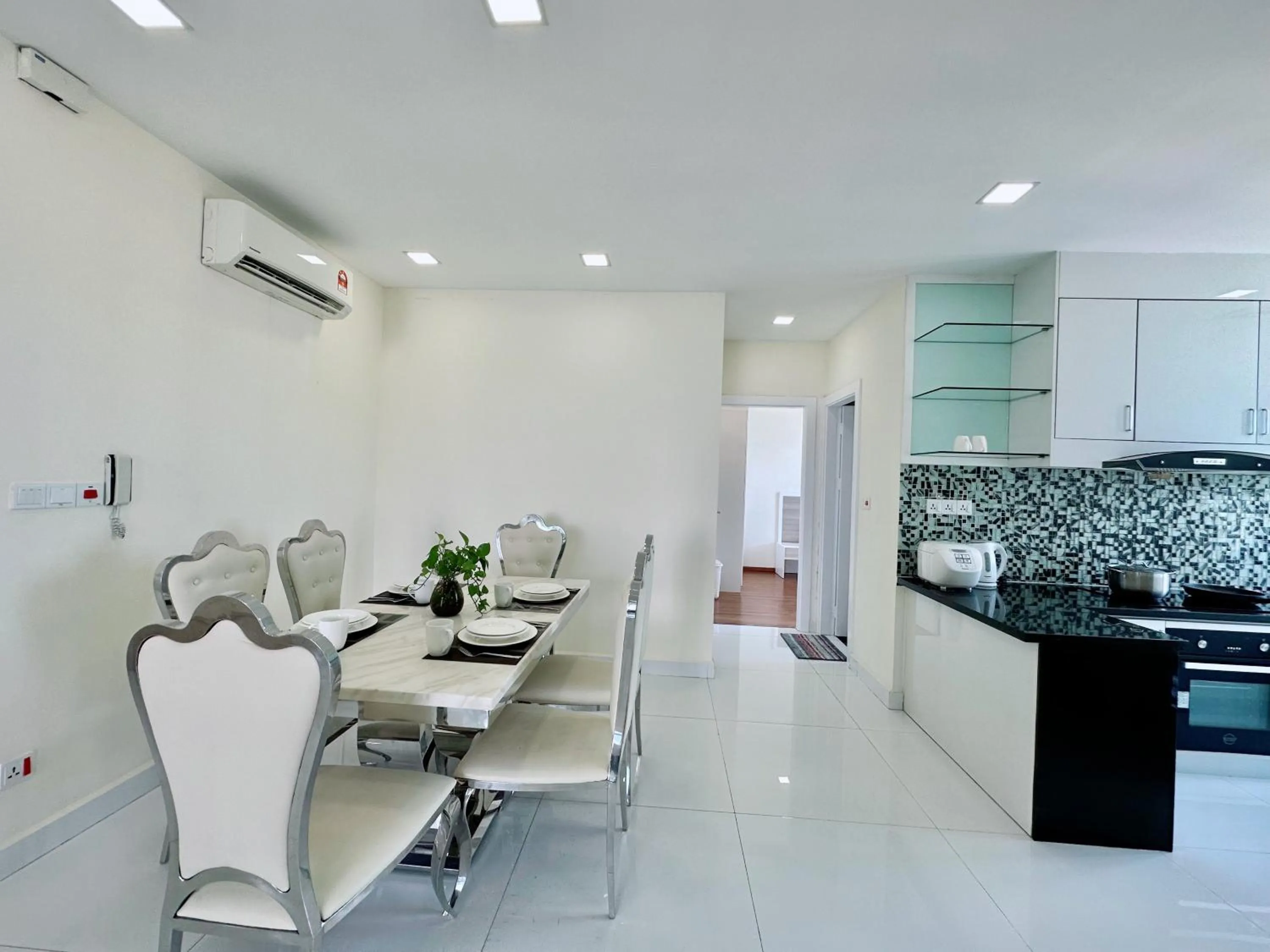 Dining area in Infinity 28 Hotel and Residence