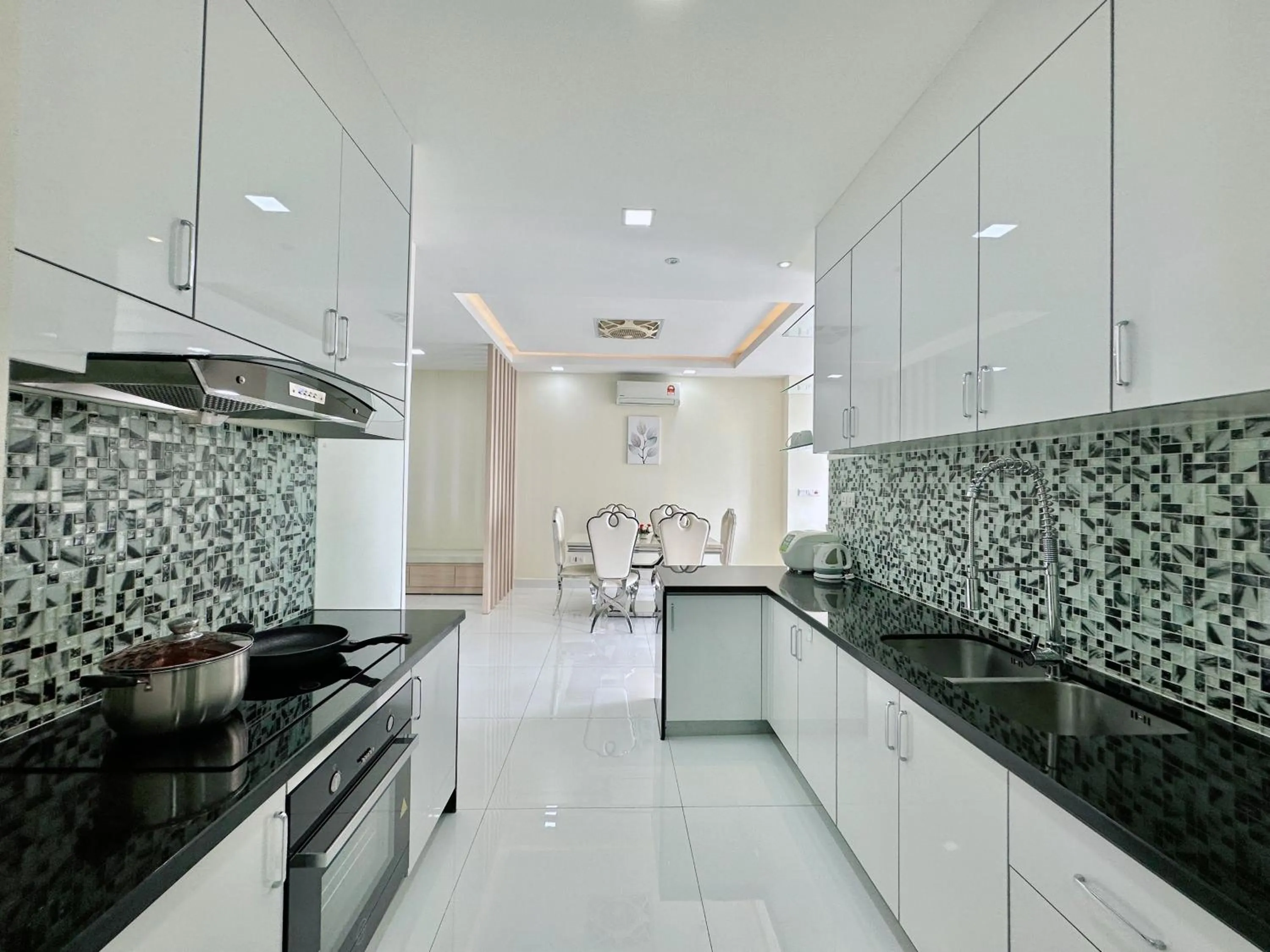 Kitchen or kitchenette in Infinity 28 Hotel and Residence
