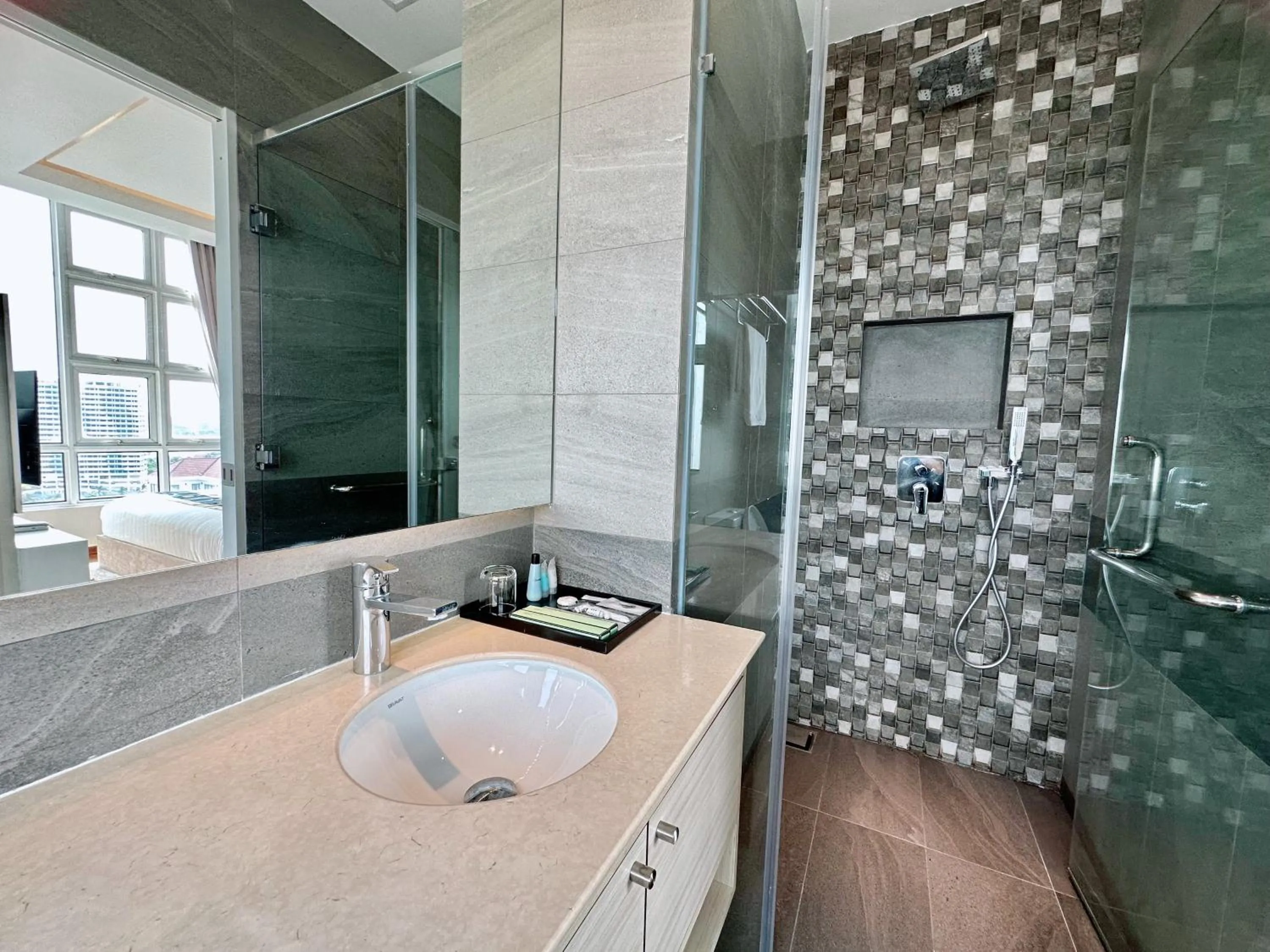 Shower in Infinity 28 Hotel and Residence