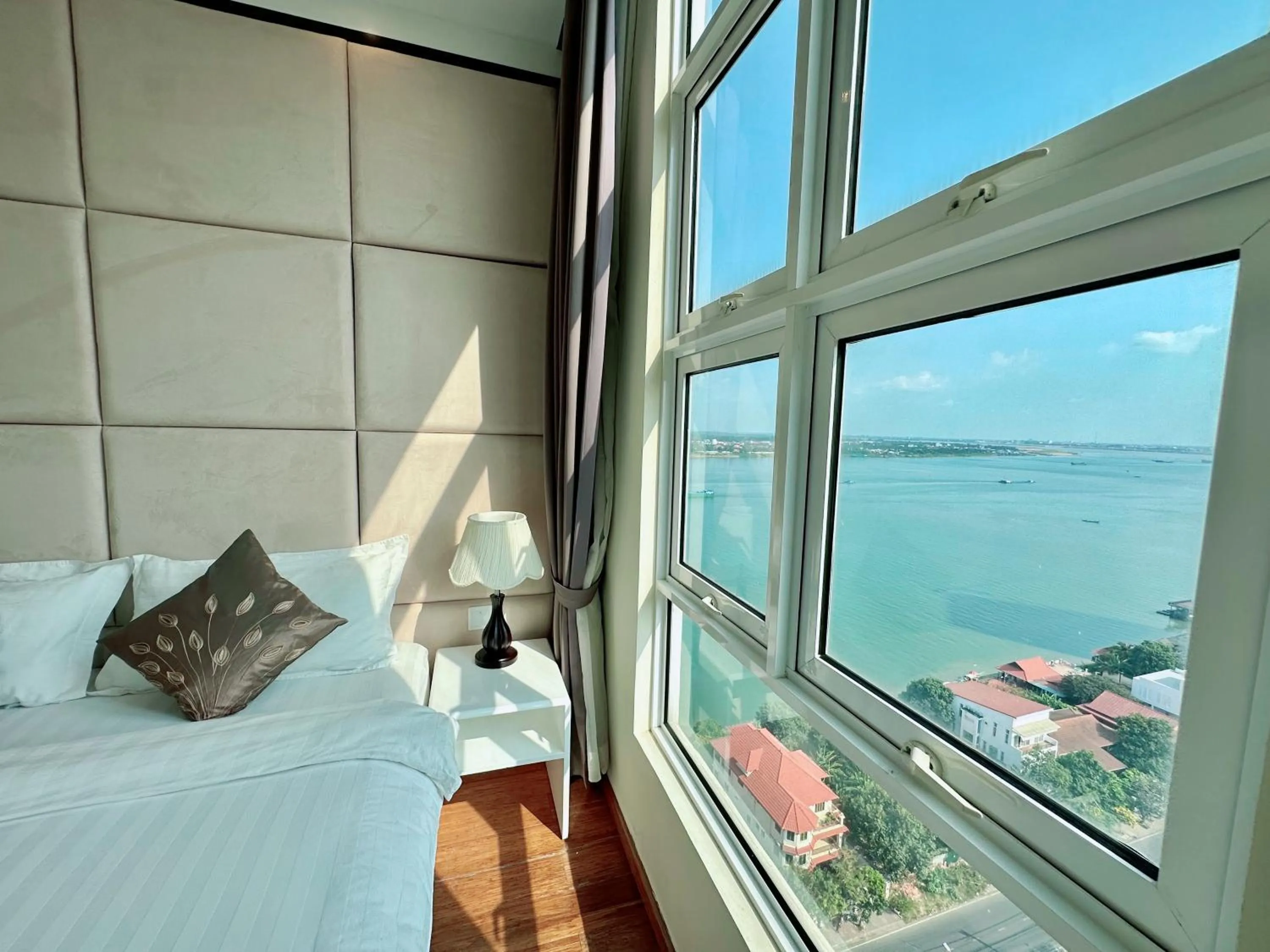 View (from property/room), Bed in Infinity 28 Hotel and Residence