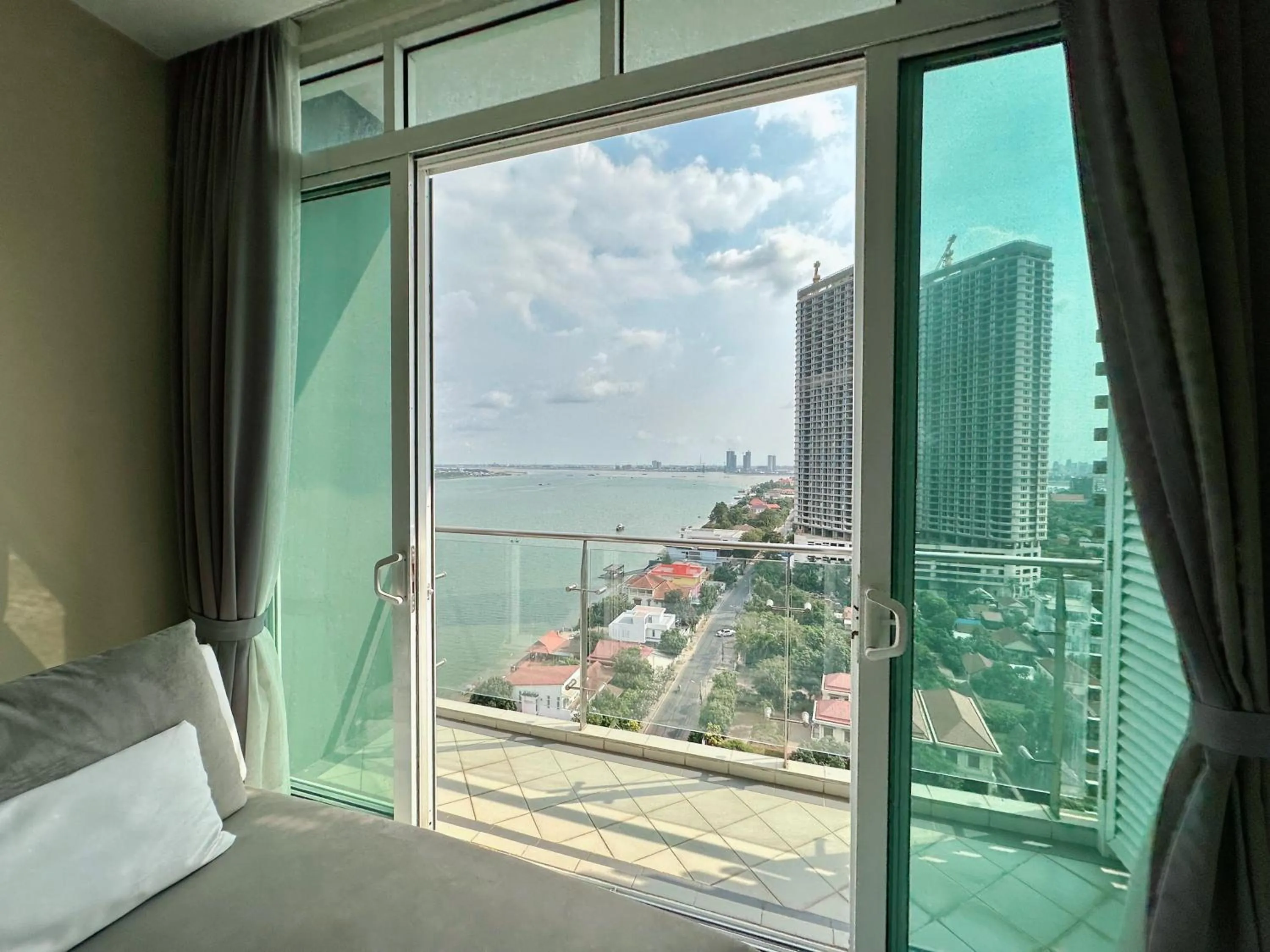 View (from property/room), Bed in Infinity 28 Hotel and Residence