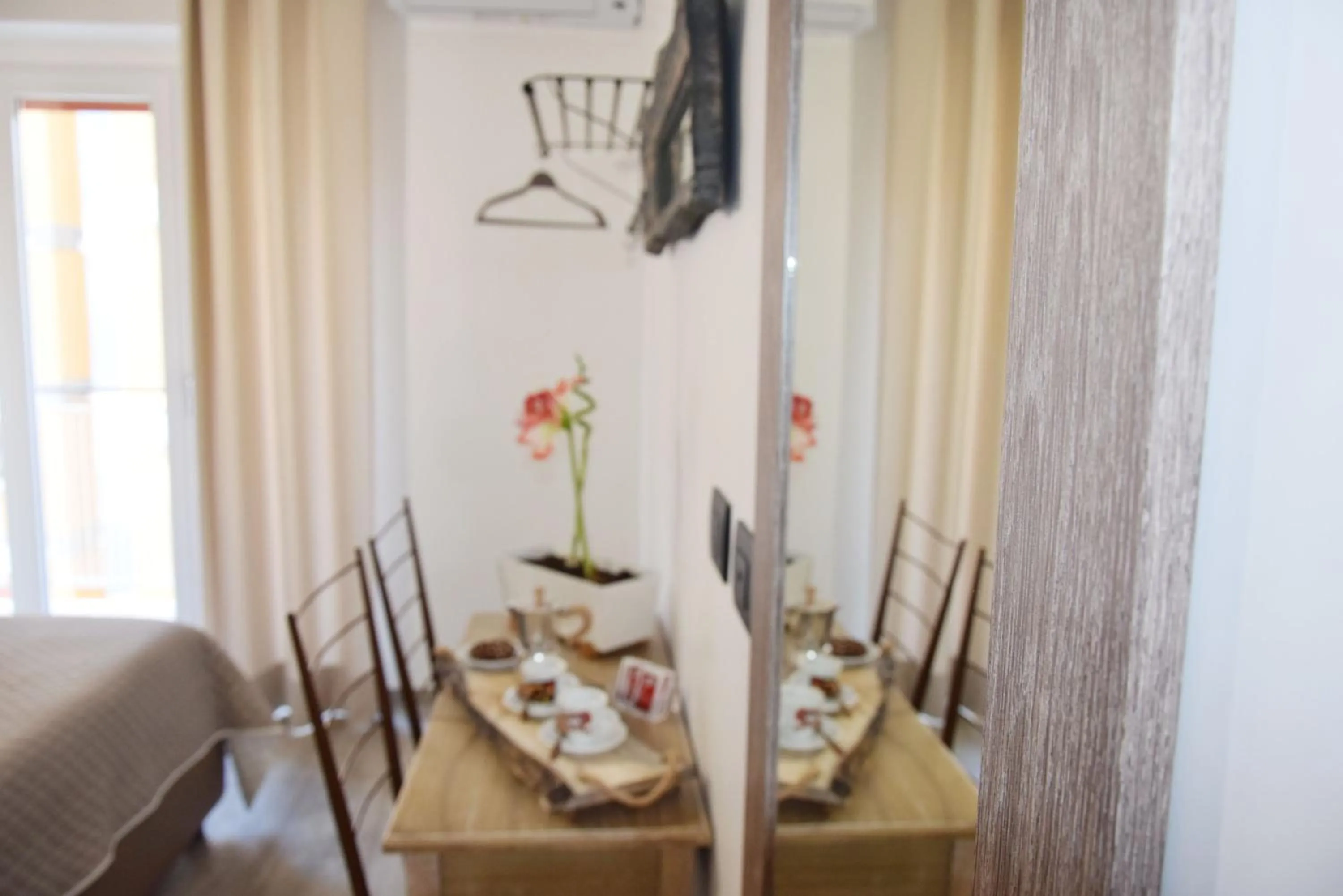 Photo of the whole room in Damiva