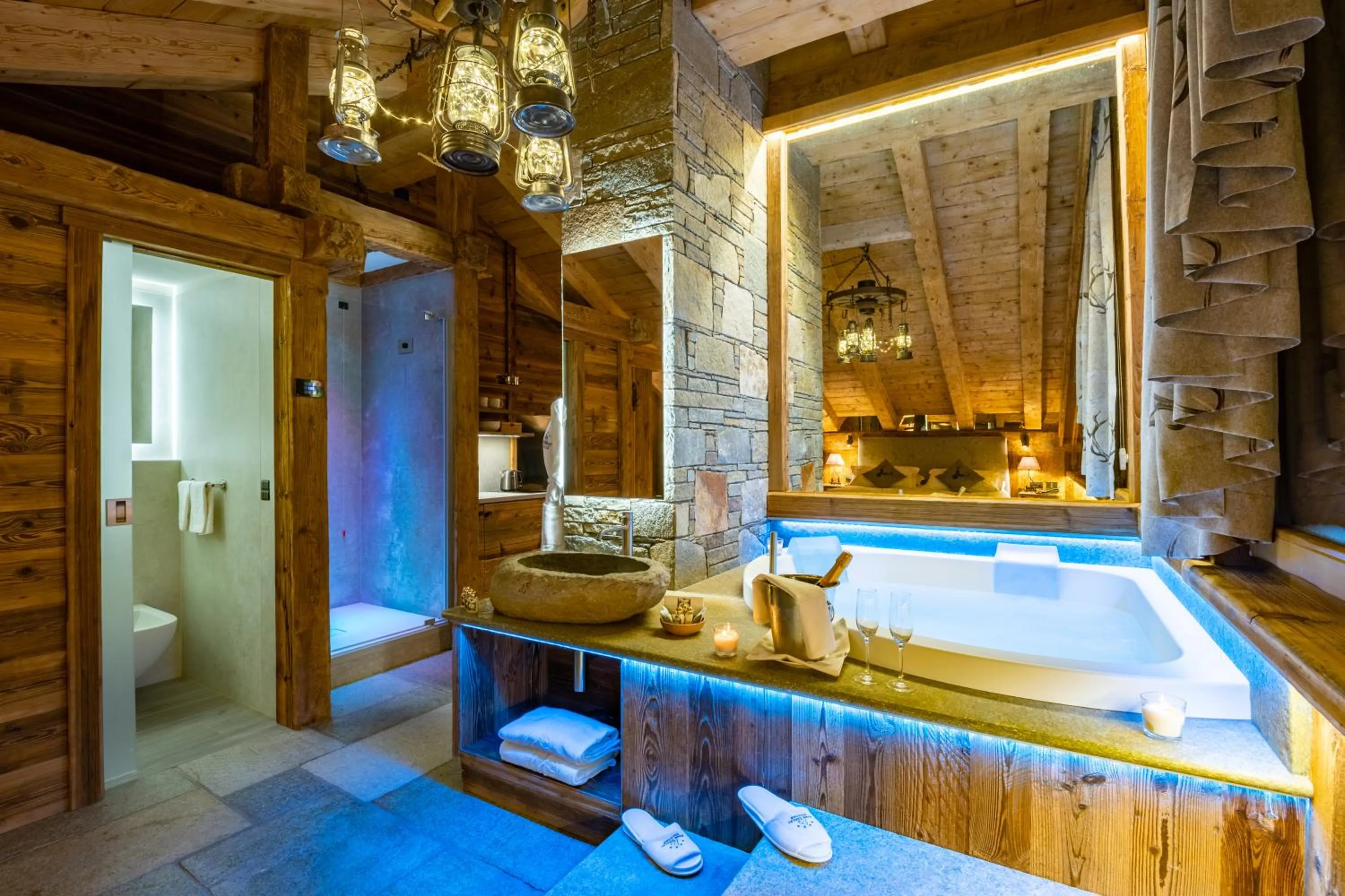 Hot Tub in Park Chalet Village