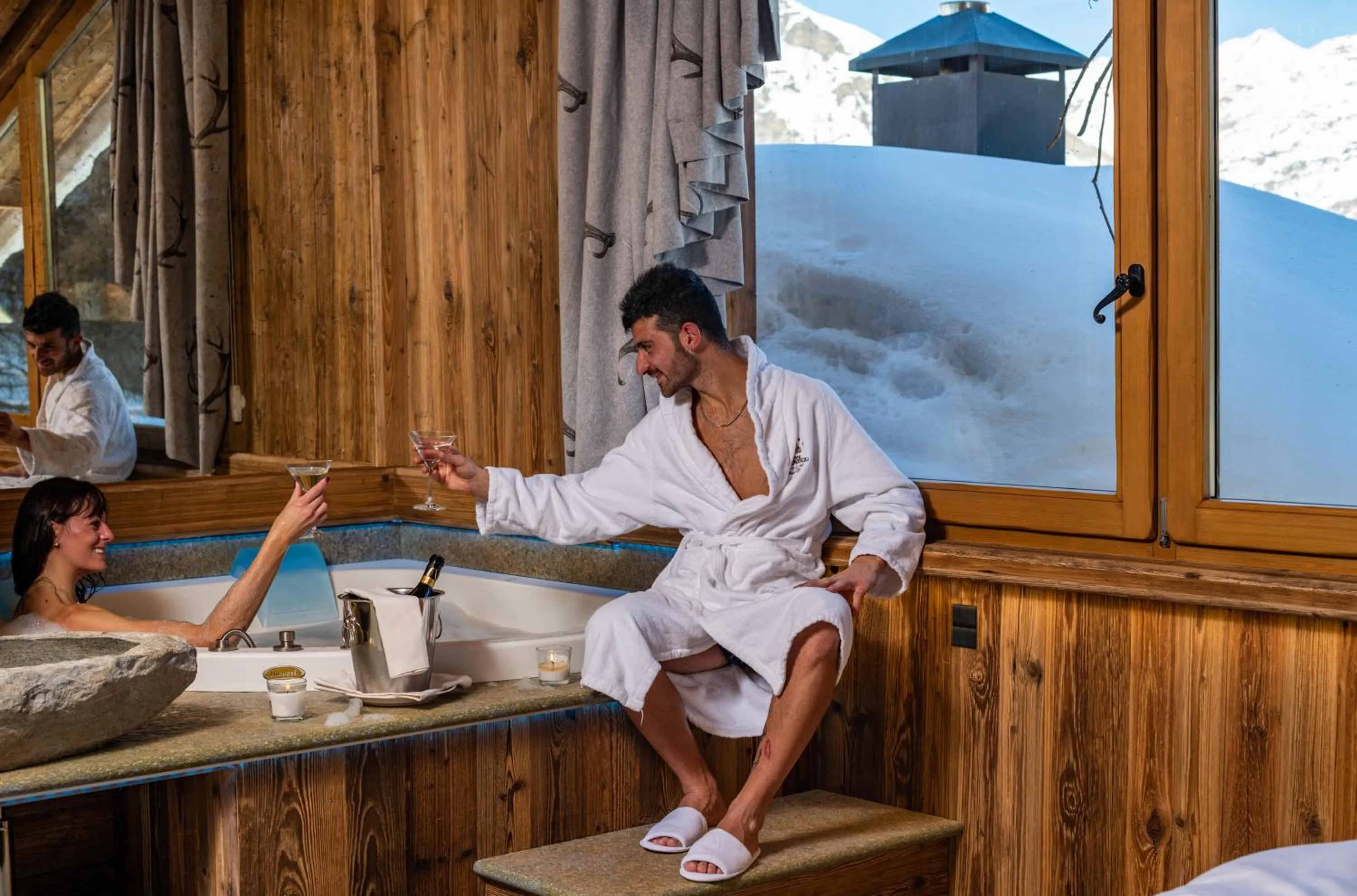 Hot Tub in Park Chalet Village