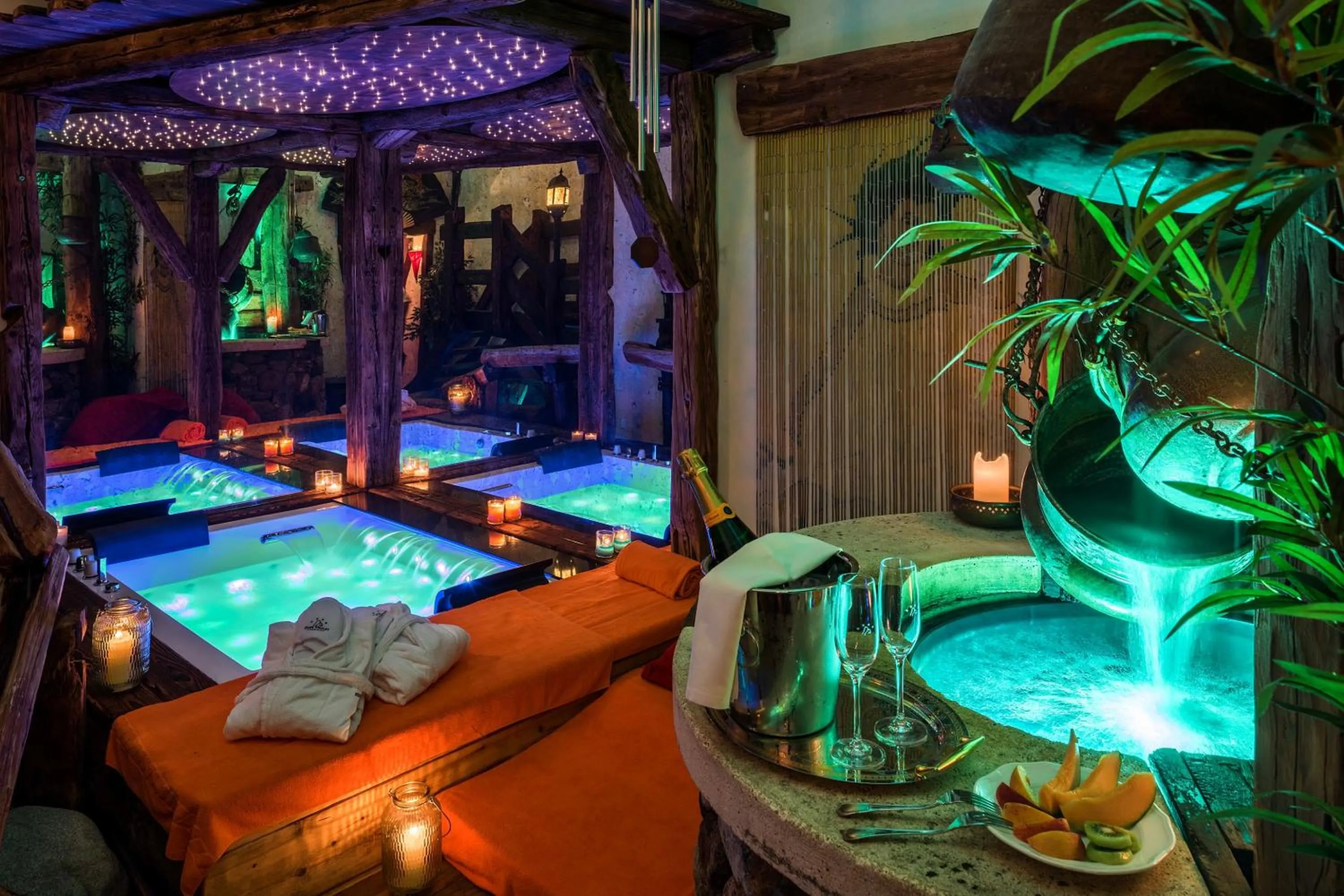 Hot Tub in Park Chalet Village