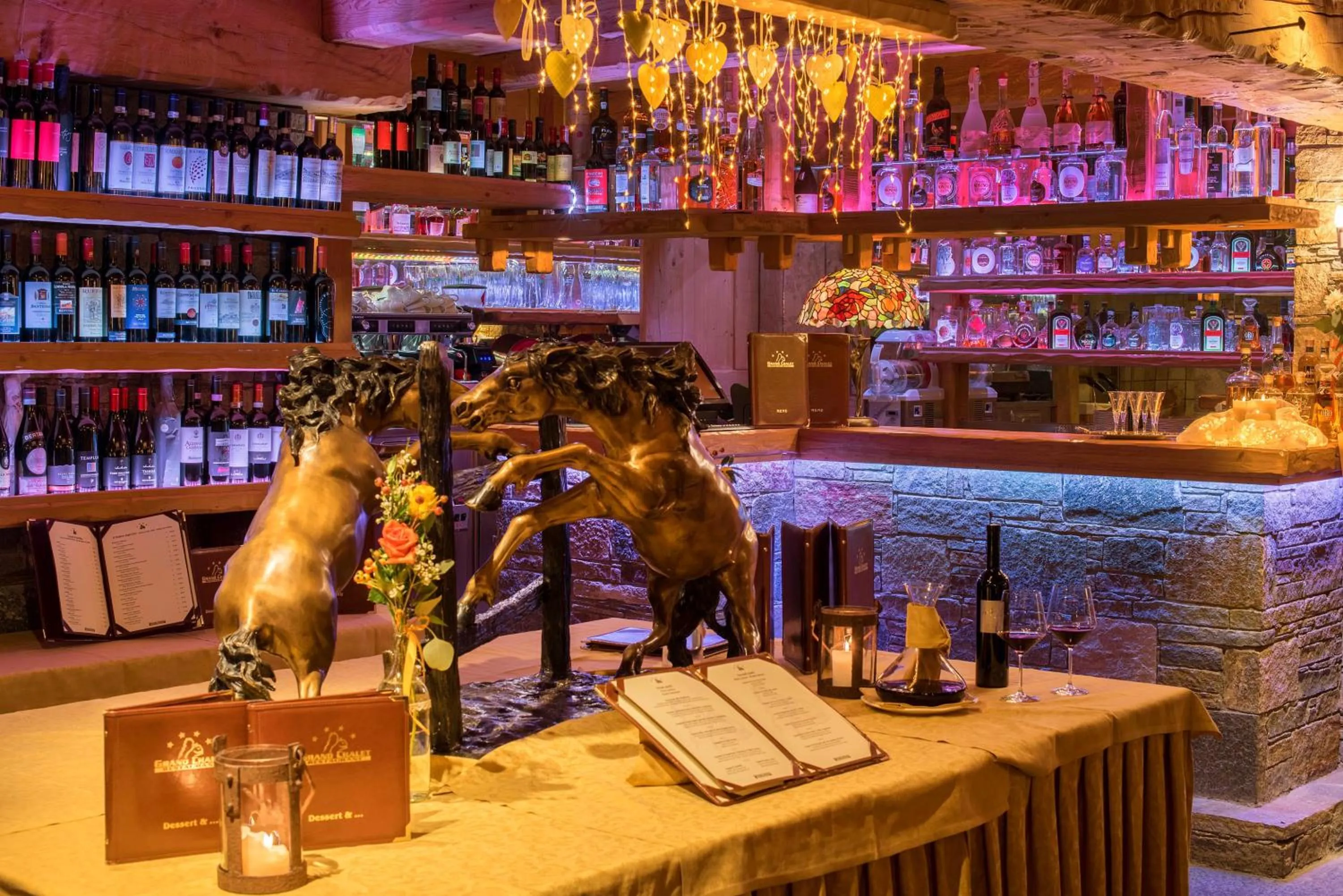 Lounge or bar in Park Chalet Village