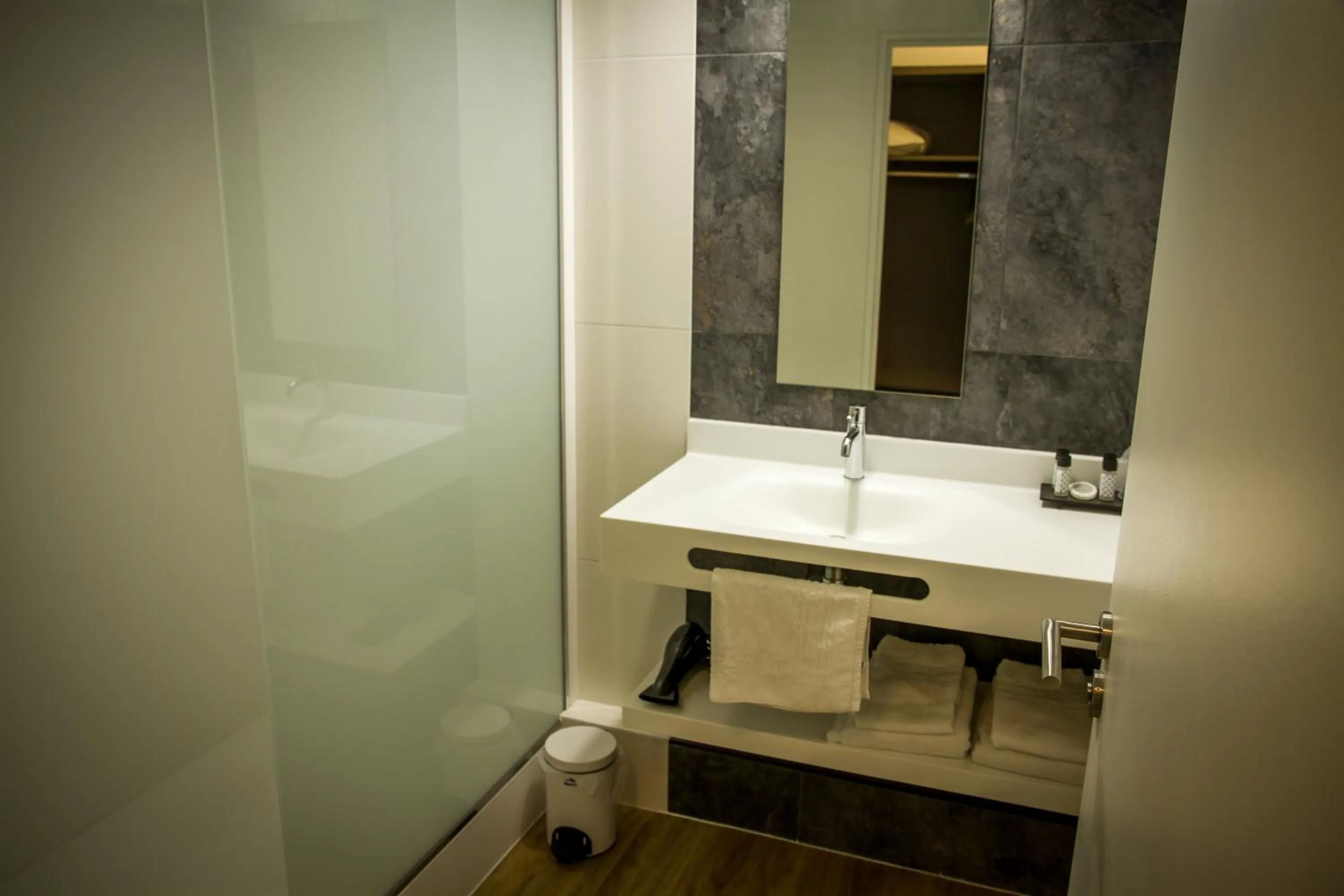 Bathroom in Hôtel Mir