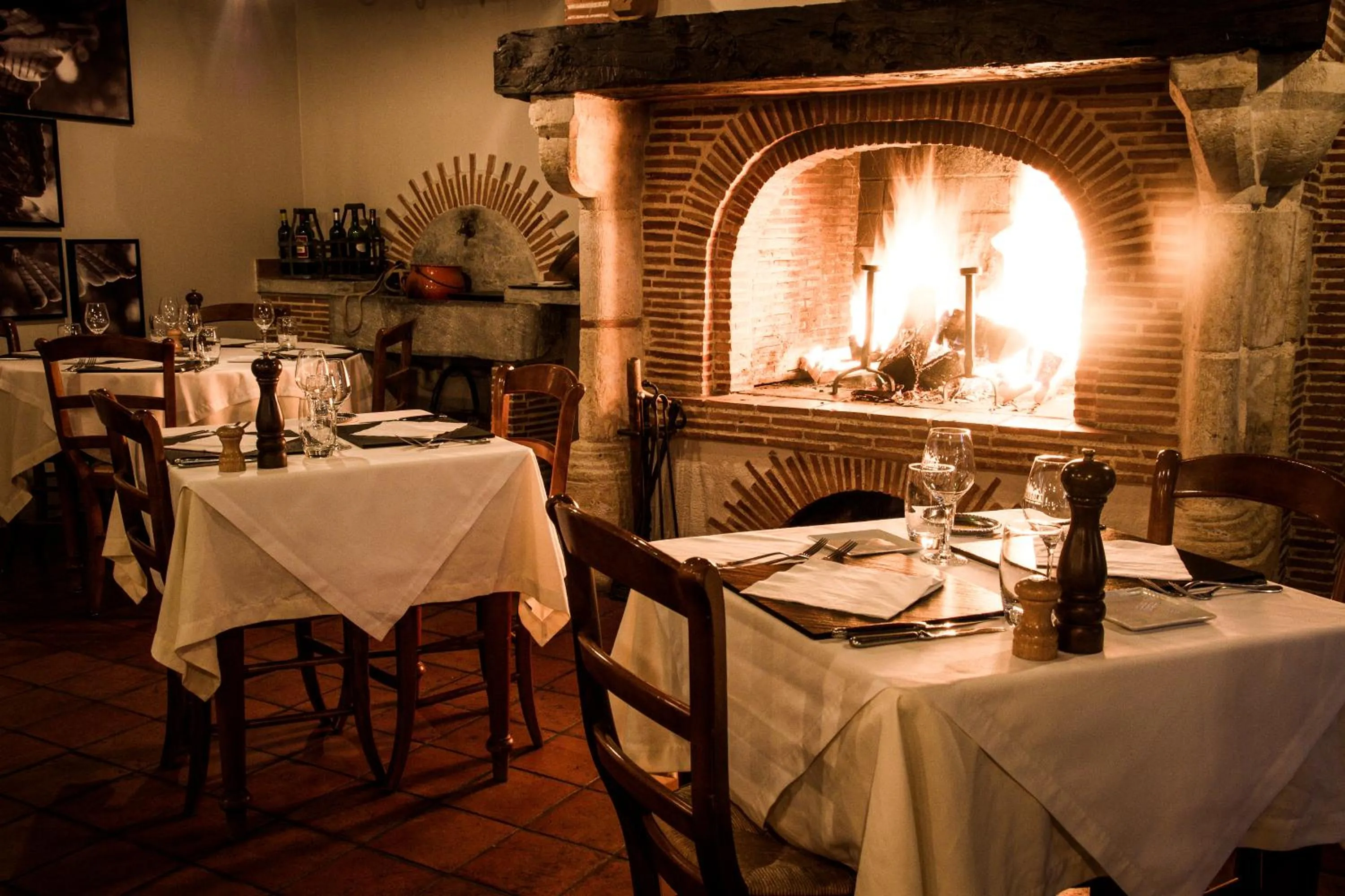 Restaurant/places to eat in Hôtel Mir