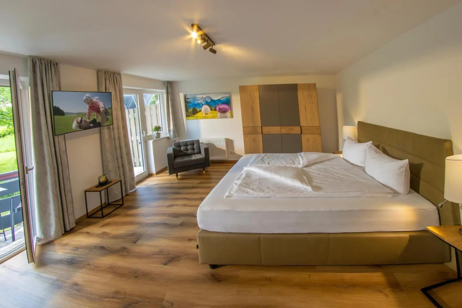 Bed in Appartement-Hotel-Allgayer