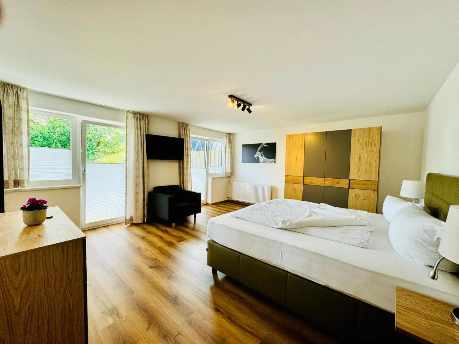 Bed in Appartement-Hotel-Allgayer