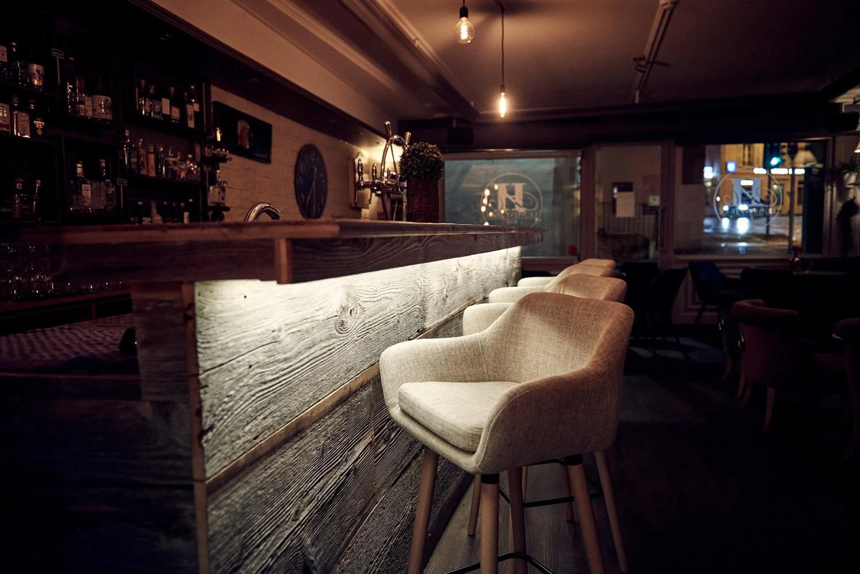 Lounge or bar in Hôtel de l'Ange