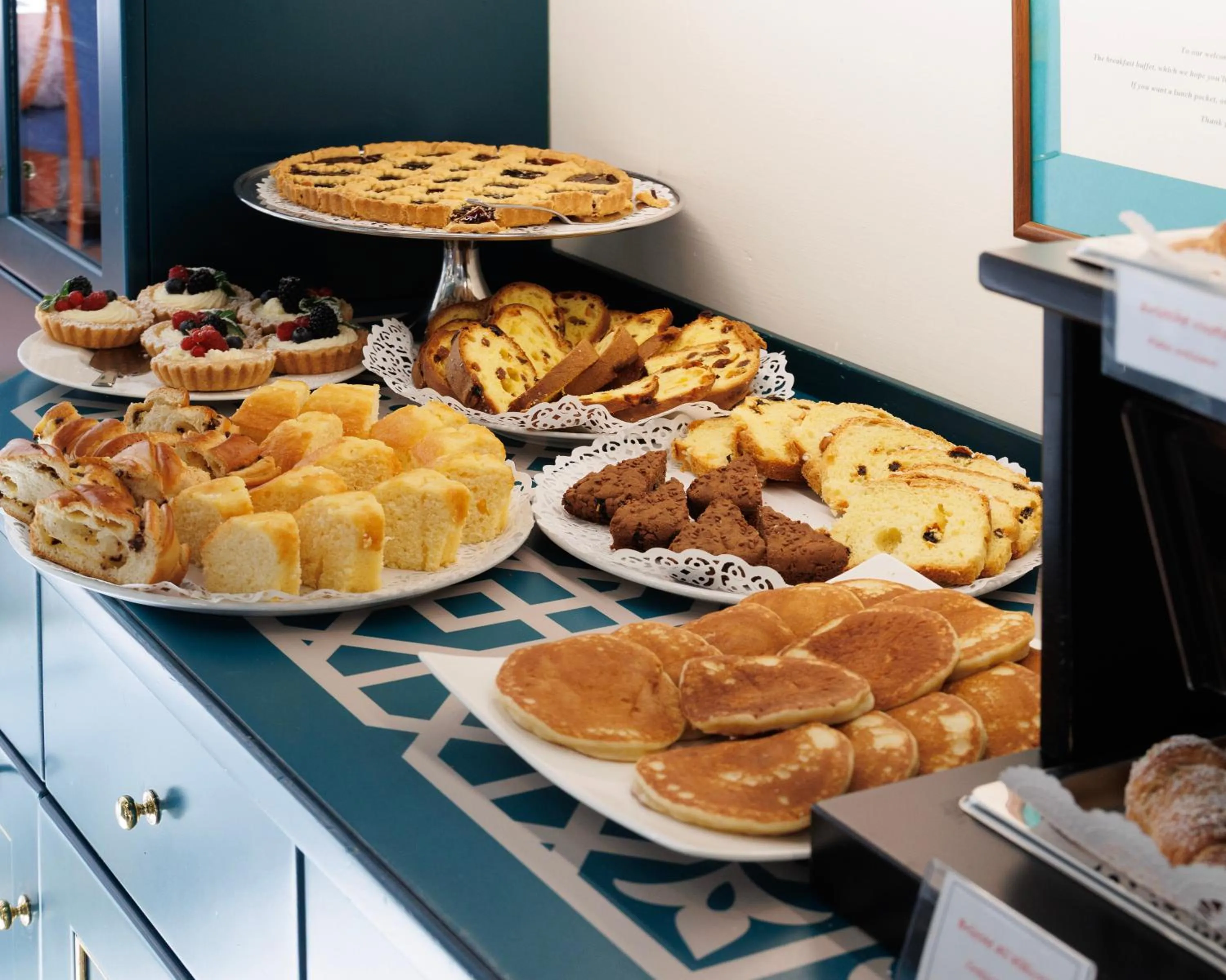 Buffet breakfast in Hotel Villa Adriana