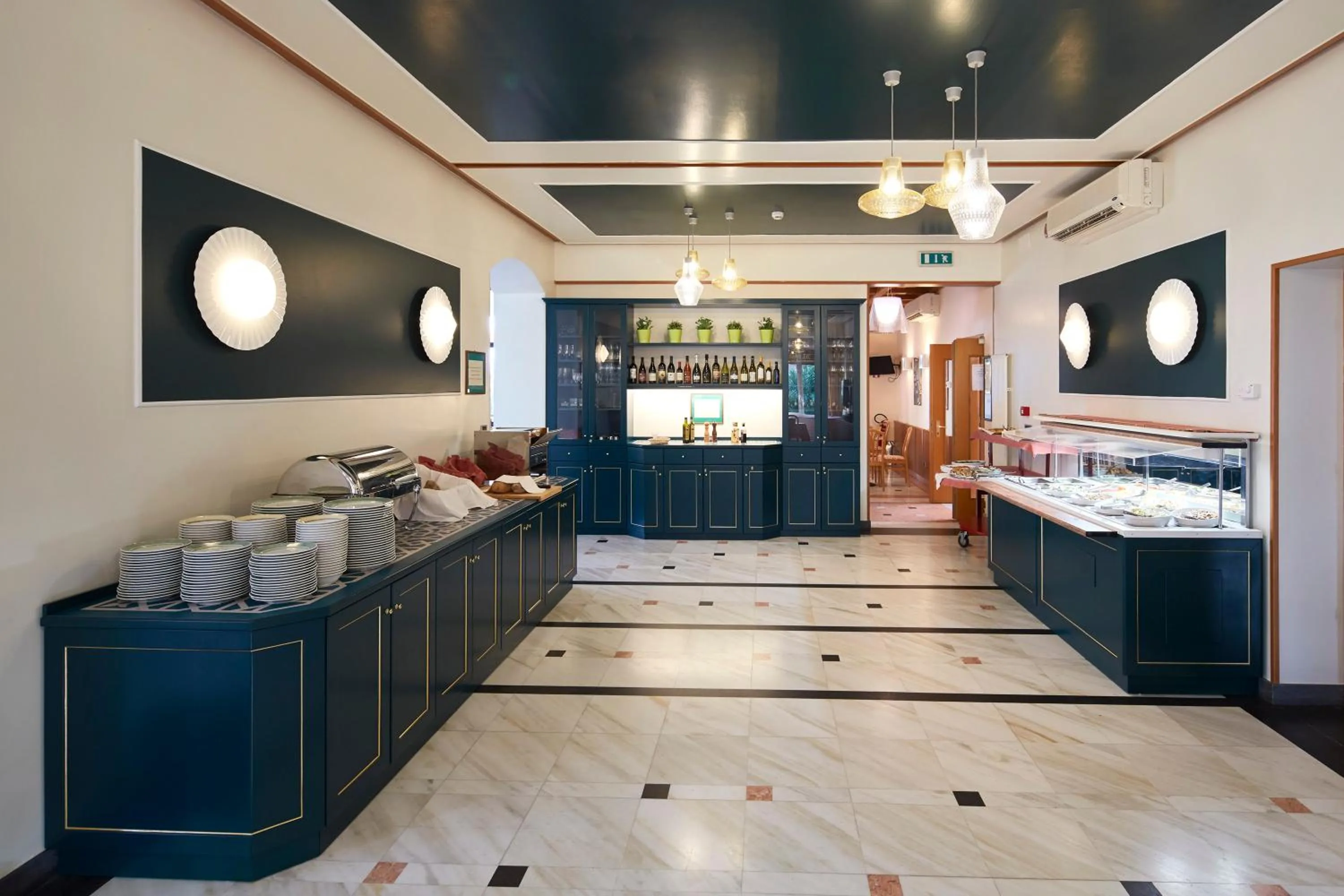 Lounge or bar, Bed in Hotel Villa Adriana