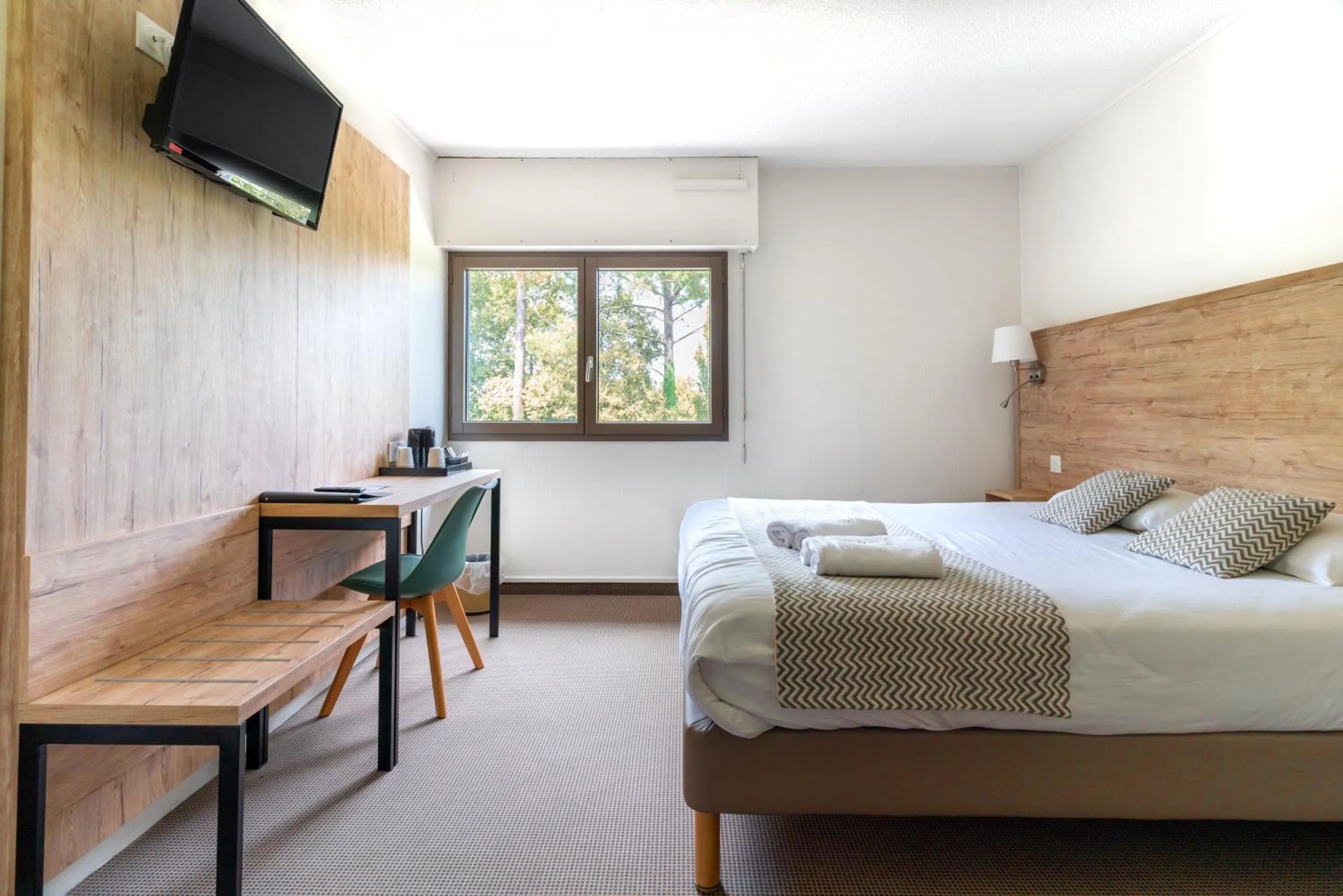 Bedroom, Bed in Abor Hôtel, Mont de Marsan