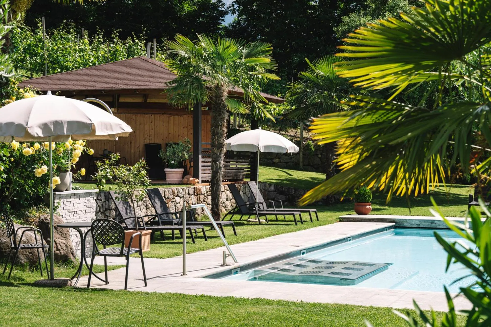 Swimming pool in Alagundis Apartment Residence