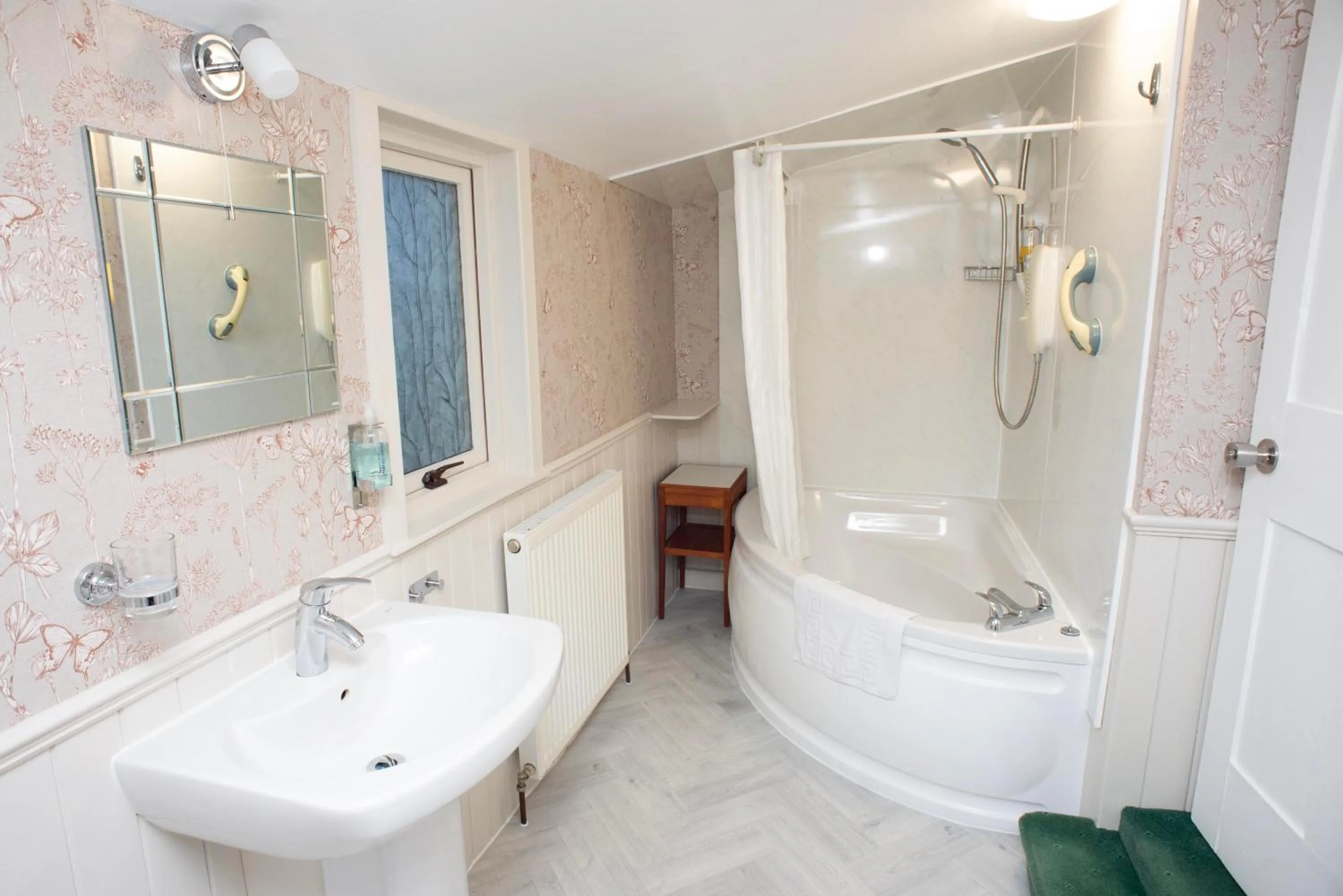 Bathroom in Dunvegan Bed & Breakfast