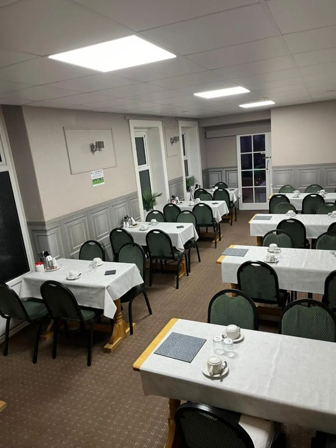 Restaurant/places to eat in Clifton Private Hotel