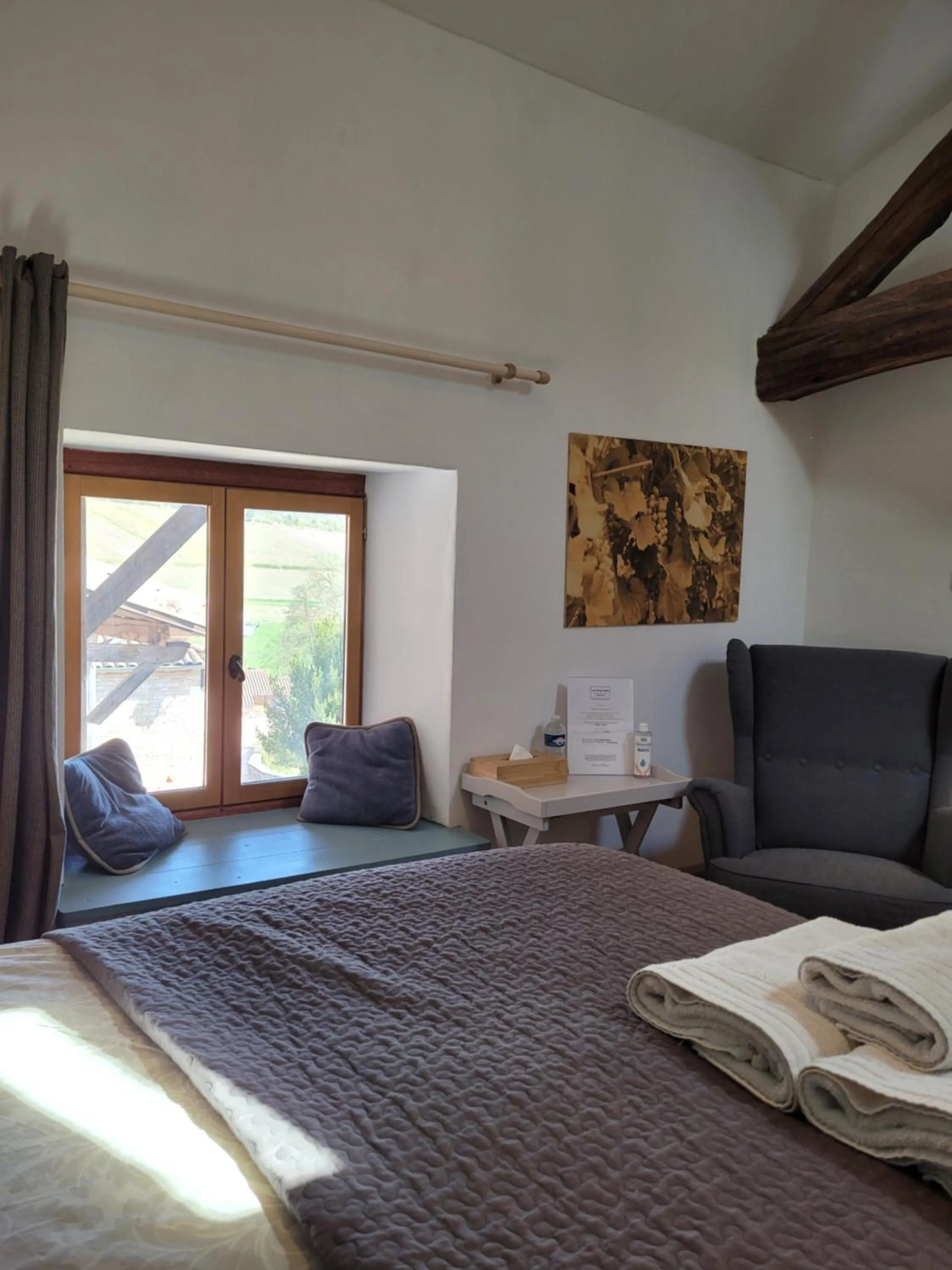 Bedroom, Bed in Les Portails Bleus