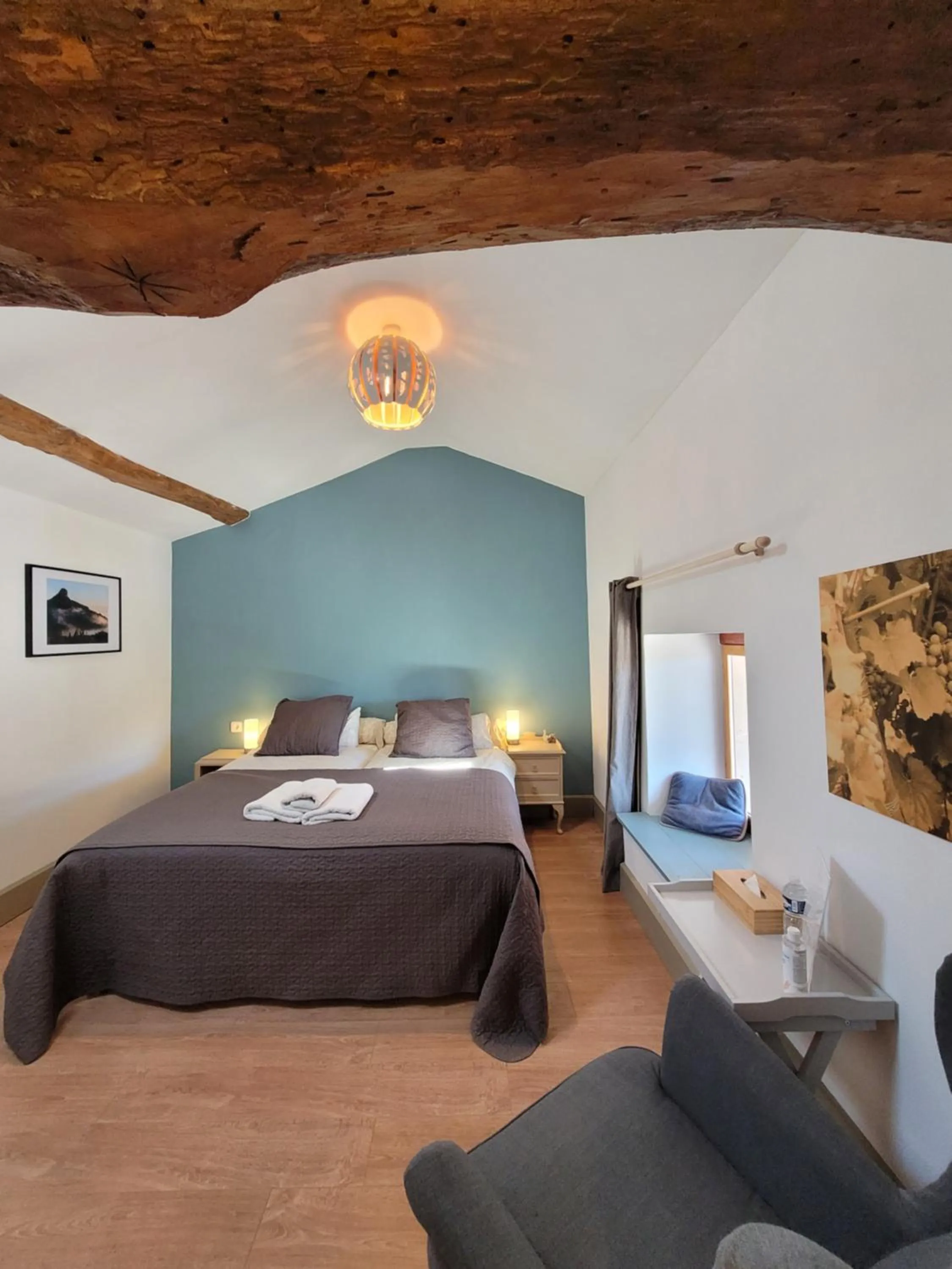 Bedroom, Bed in Les Portails Bleus