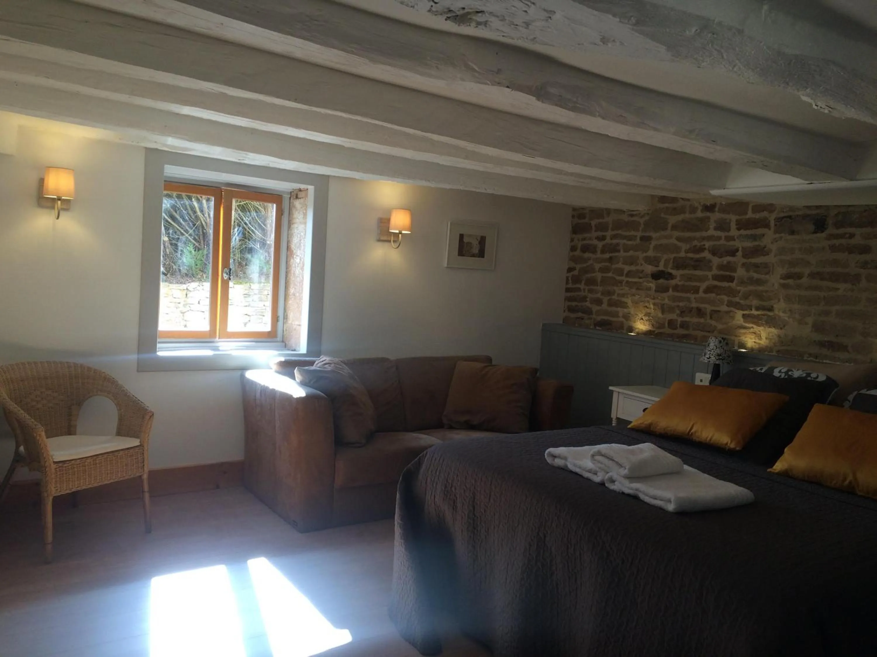 Photo of the whole room, Bed in Les Portails Bleus