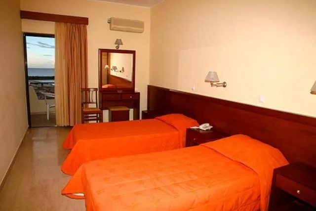 Night, Bed in Elysee Hotel