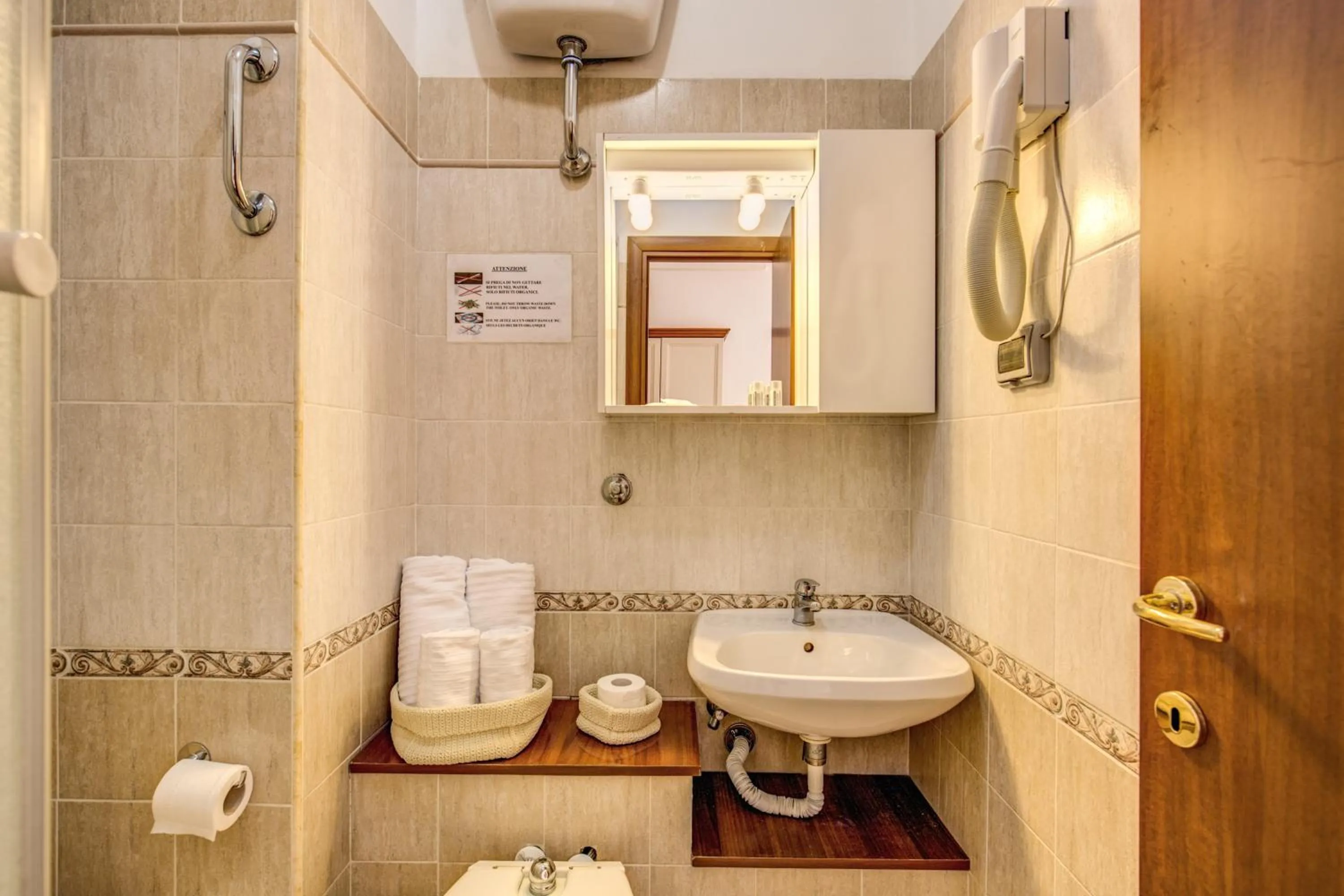 Bathroom in Trastevere Rooms