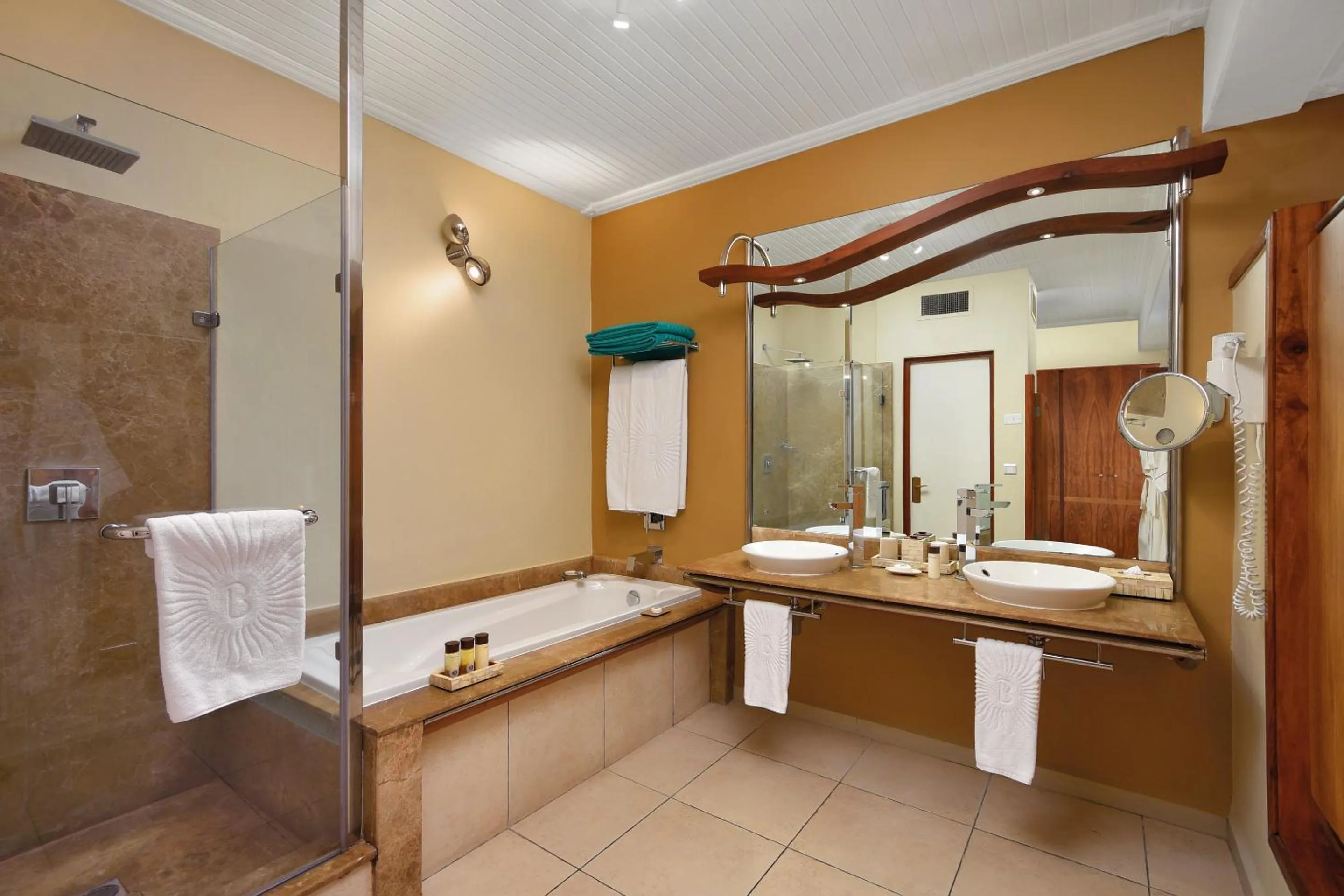 Shower in Shandrani Beachcomber Resort & Spa