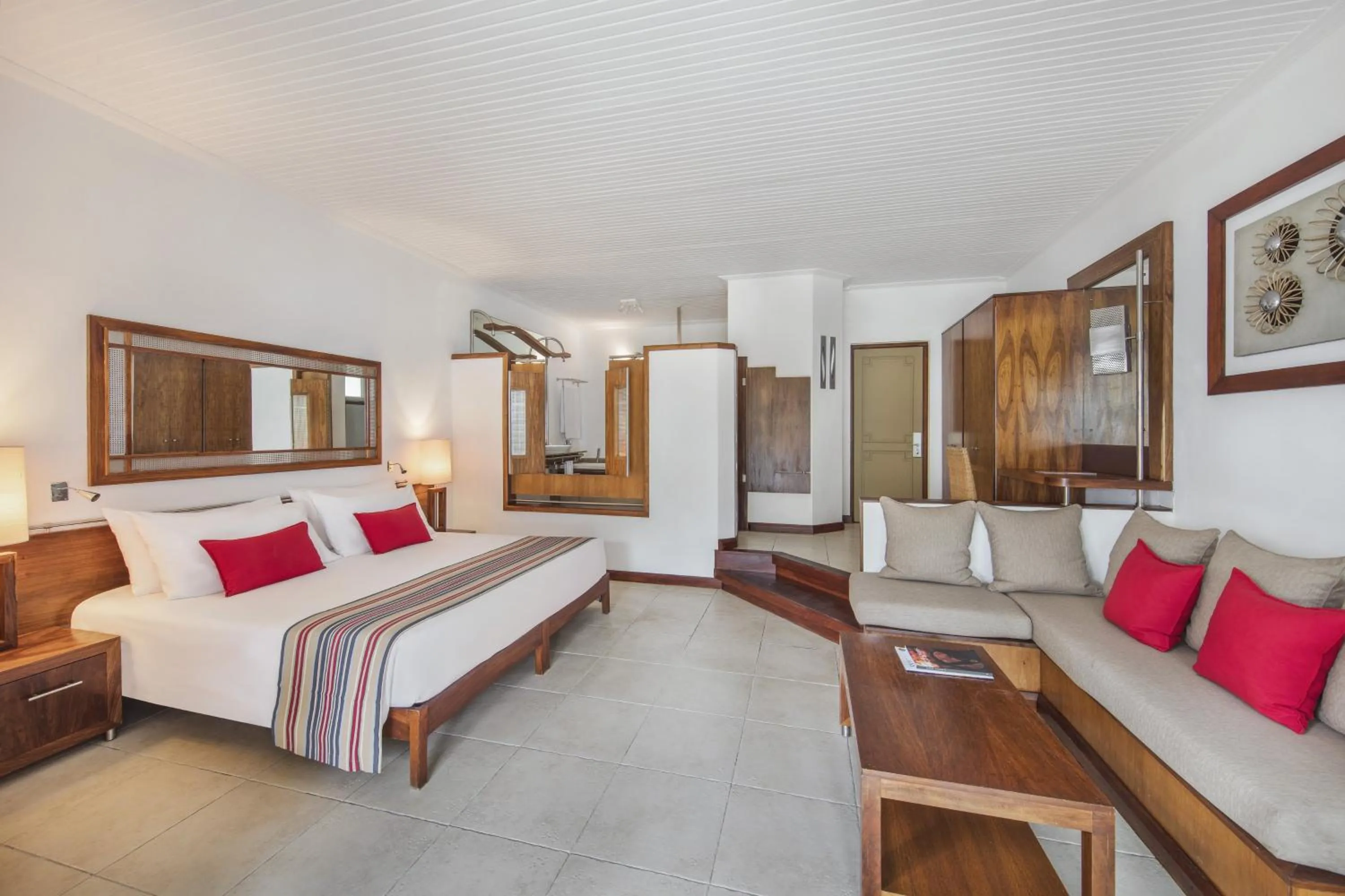 Bed in Shandrani Beachcomber Resort & Spa