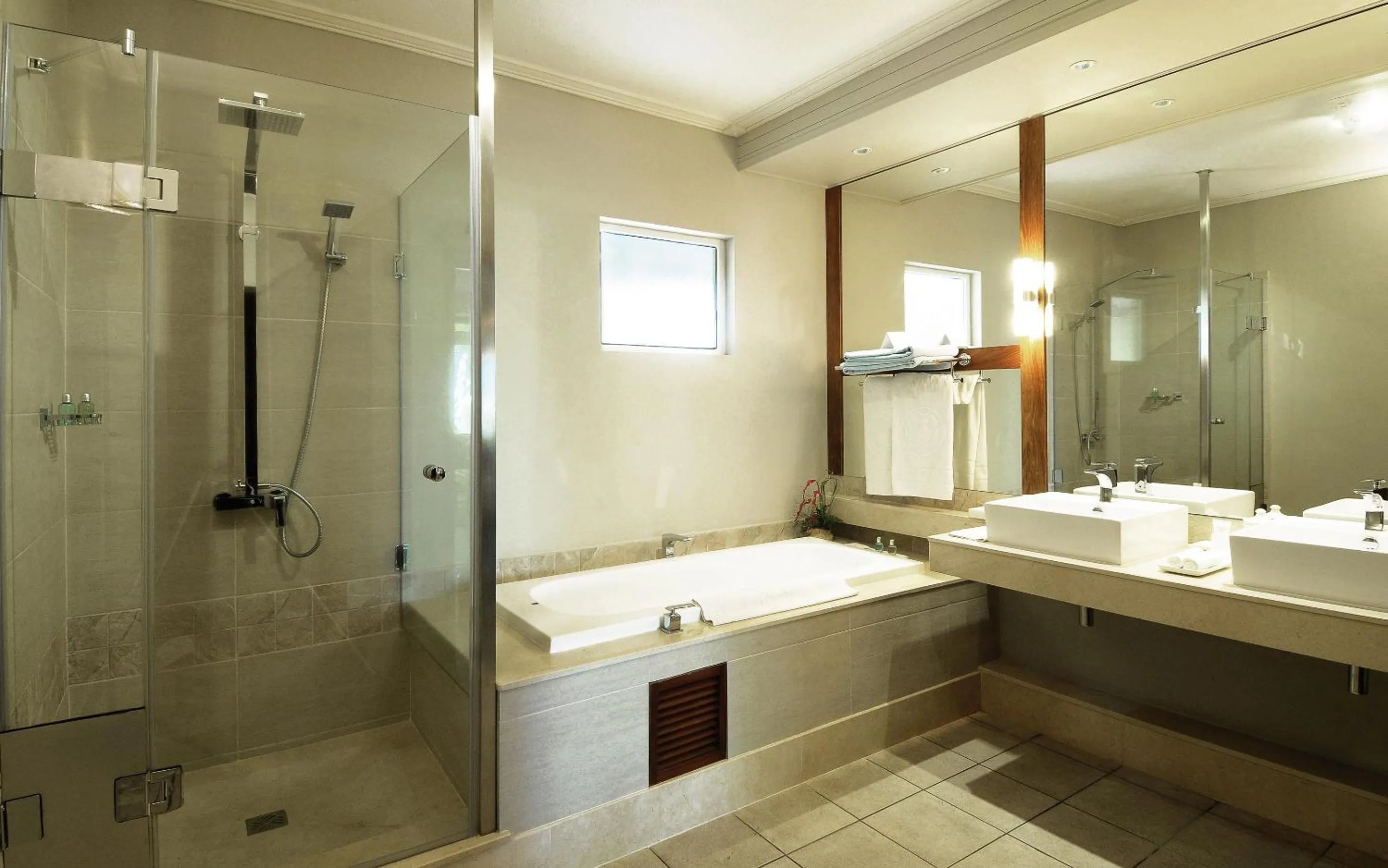 Shower in Shandrani Beachcomber Resort & Spa