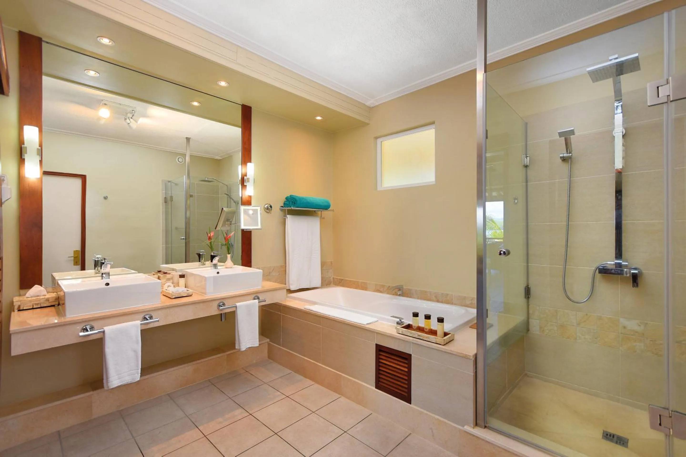 Shower in Shandrani Beachcomber Resort & Spa
