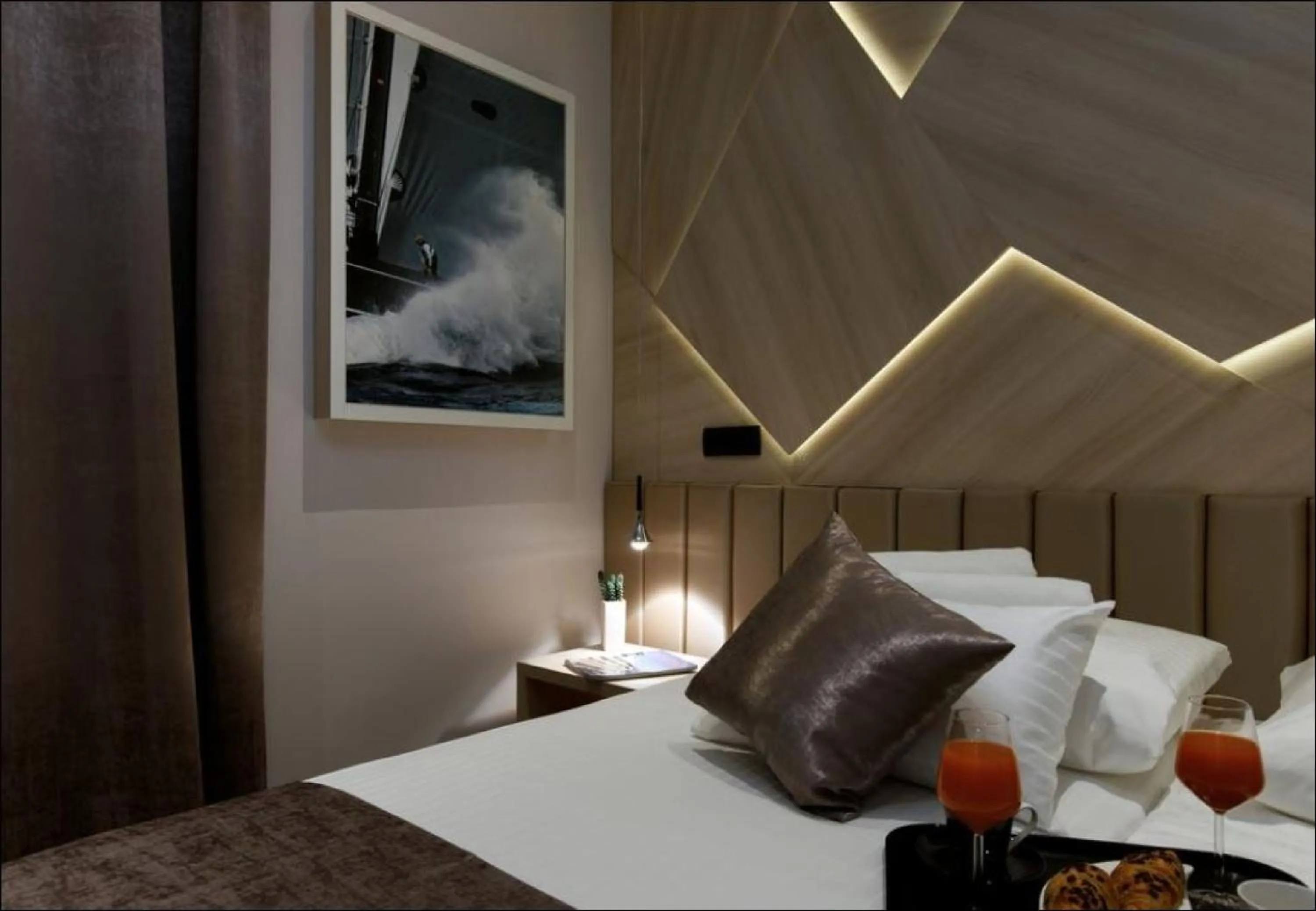 Photo of the whole room, Bed in Sailor Boutique Rooms