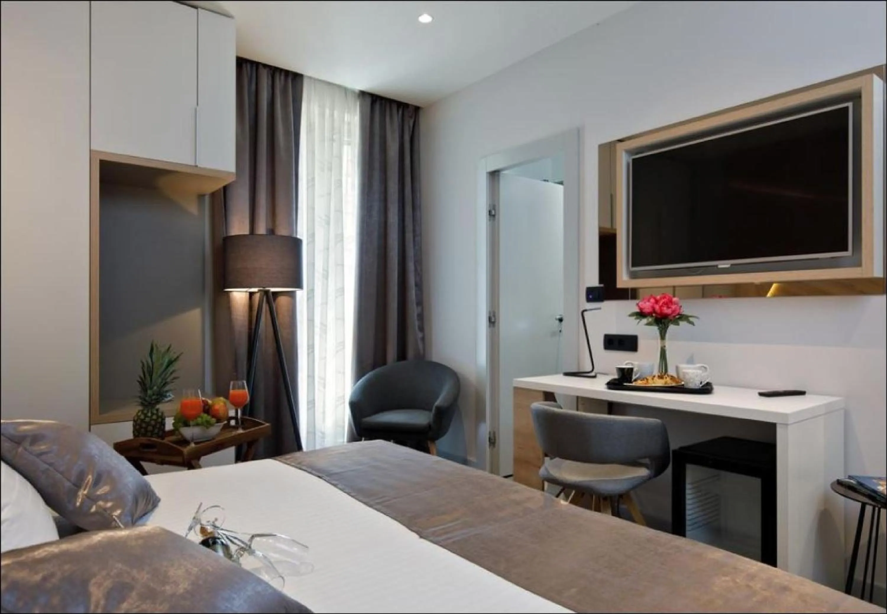 TV and multimedia, Bed in Sailor Boutique Rooms