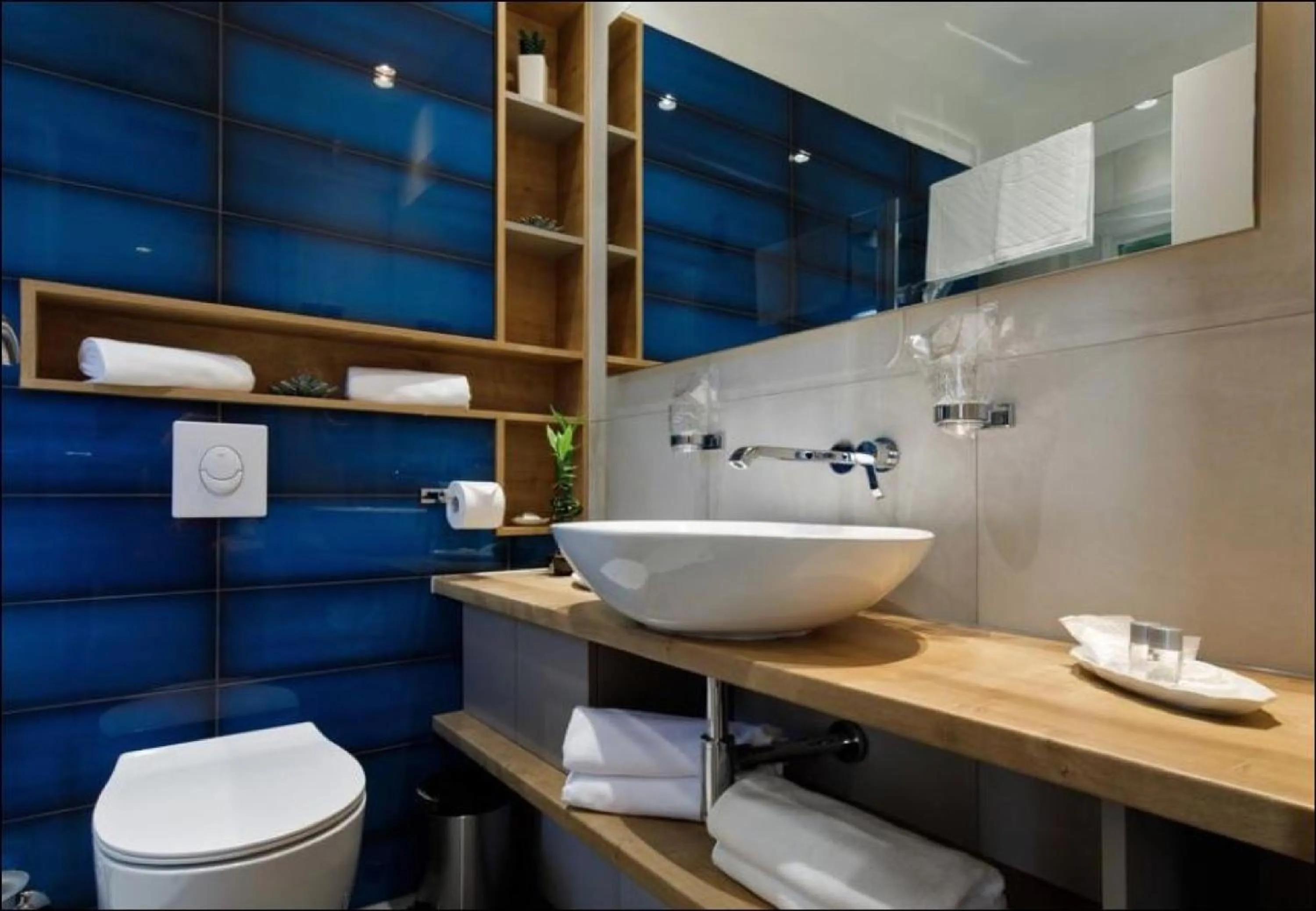 Toilet in Sailor Boutique Rooms