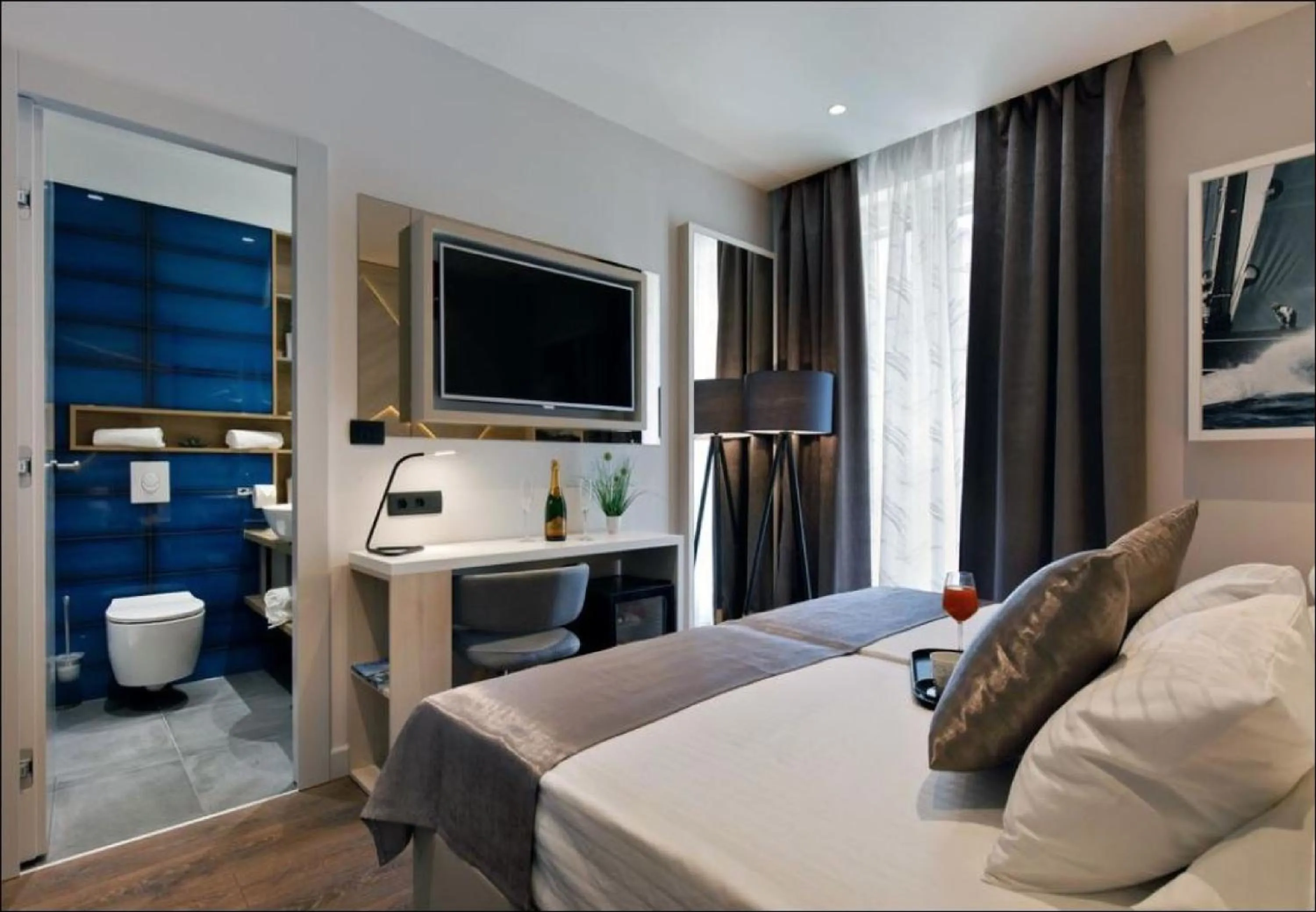 TV and multimedia, Bed in Sailor Boutique Rooms
