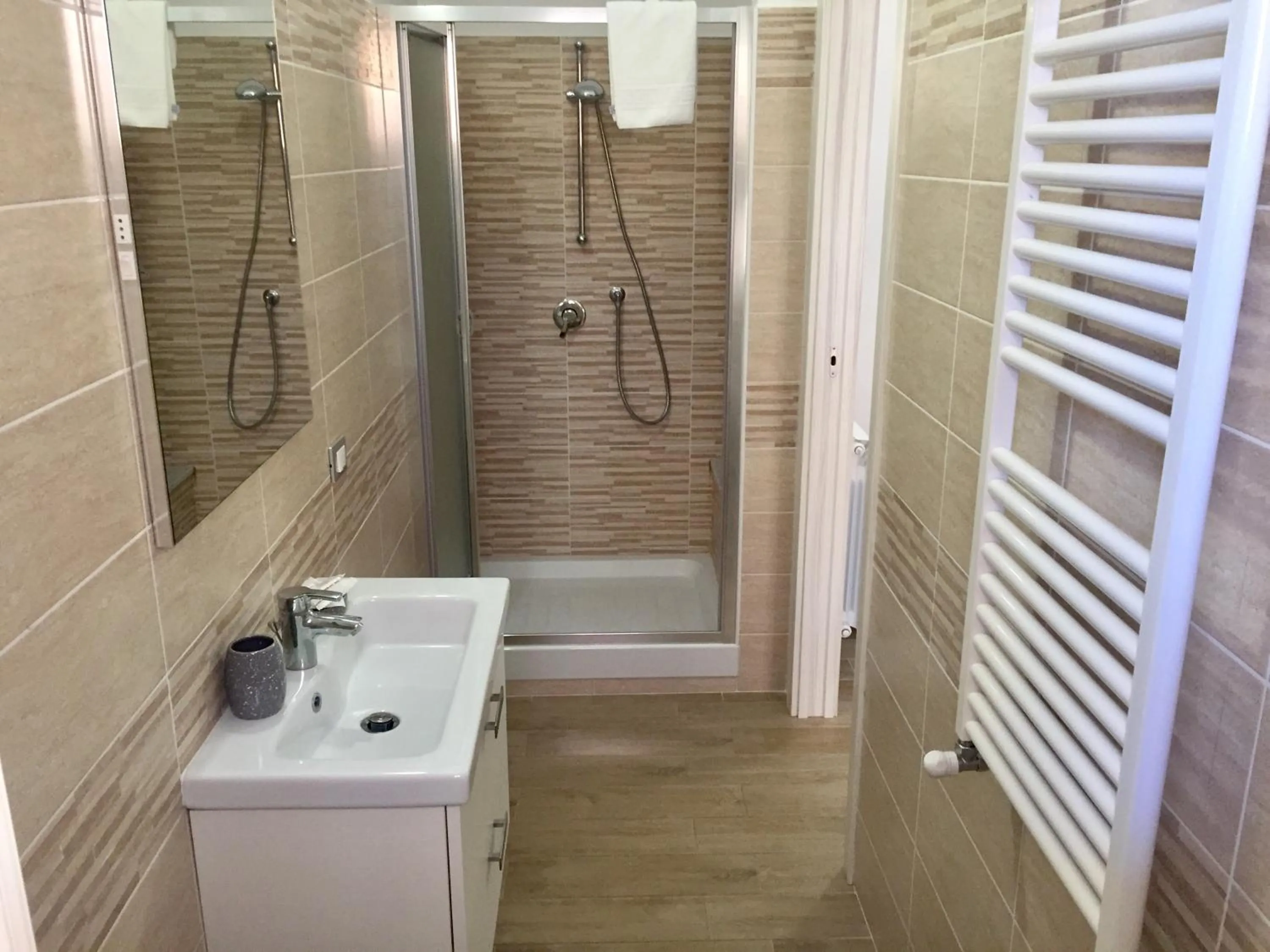 Il Viaggiatore Via Rimini Serapo