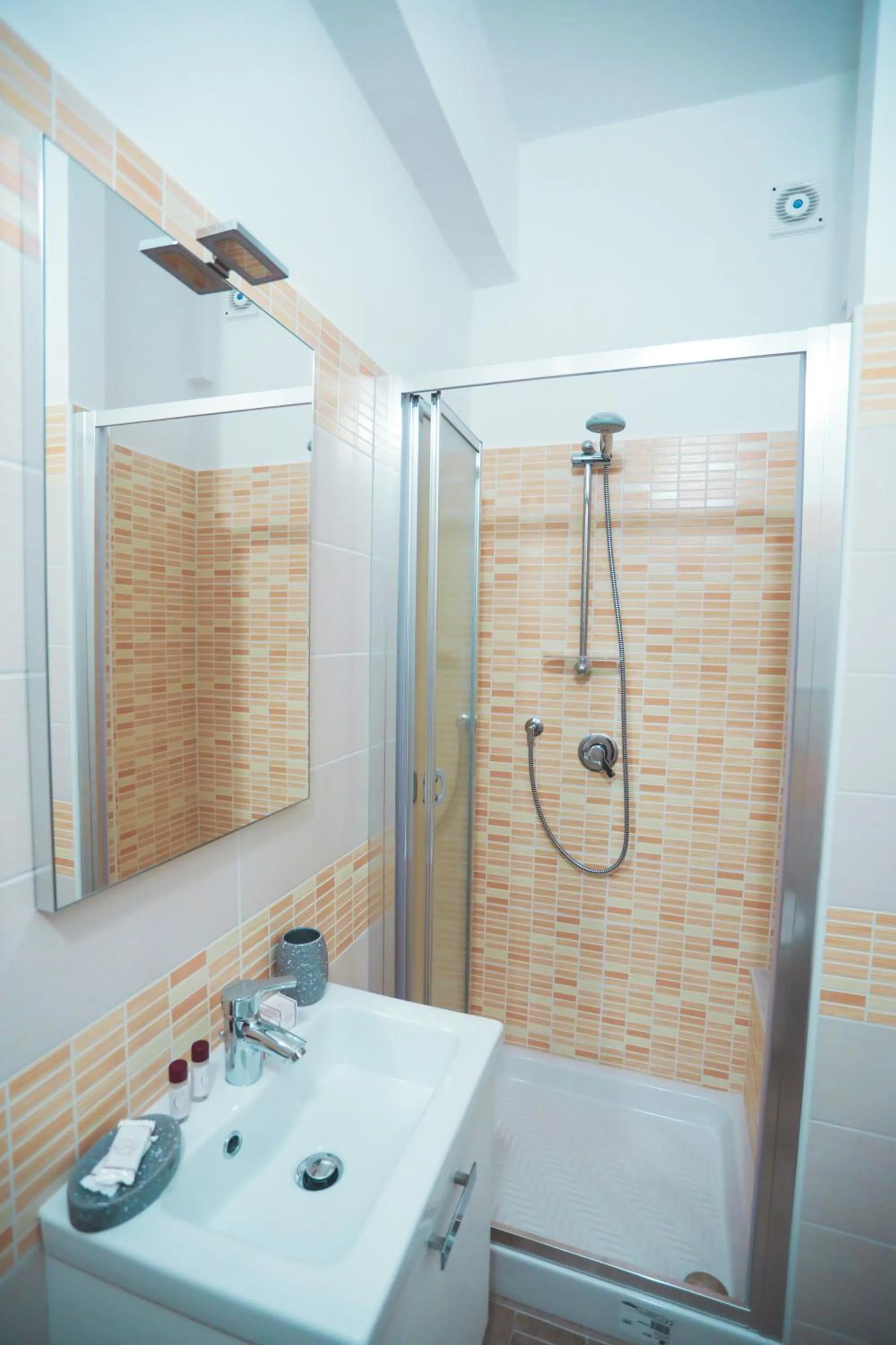 Il Viaggiatore Via Rimini Serapo