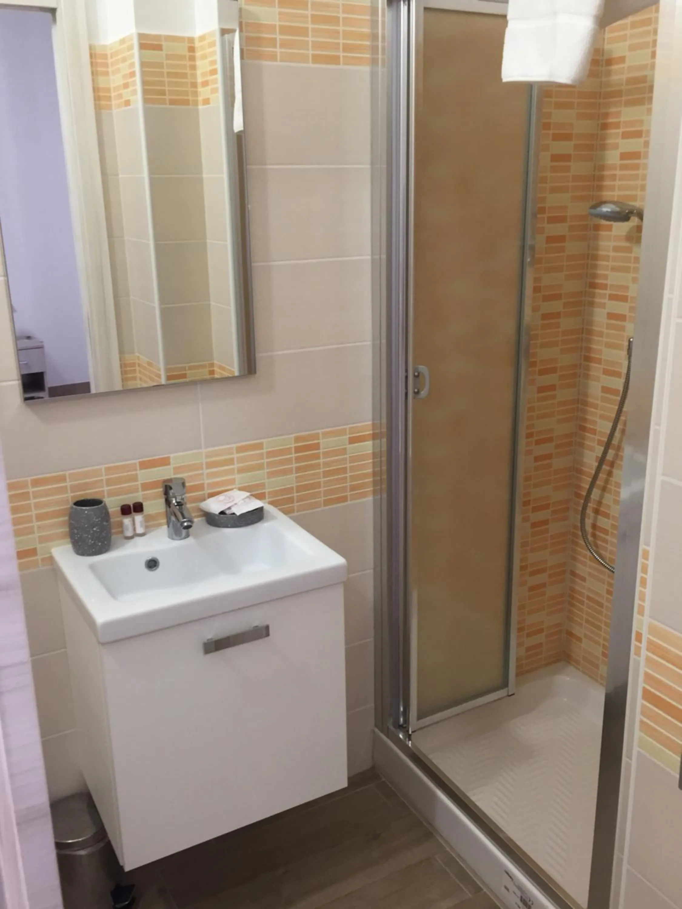 Il Viaggiatore Via Rimini Serapo