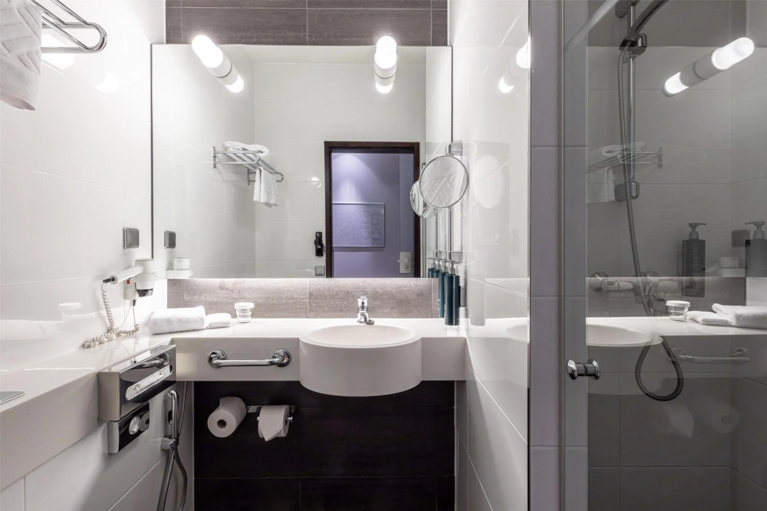 Bathroom in Hilton Helsinki Kalastajatorppa