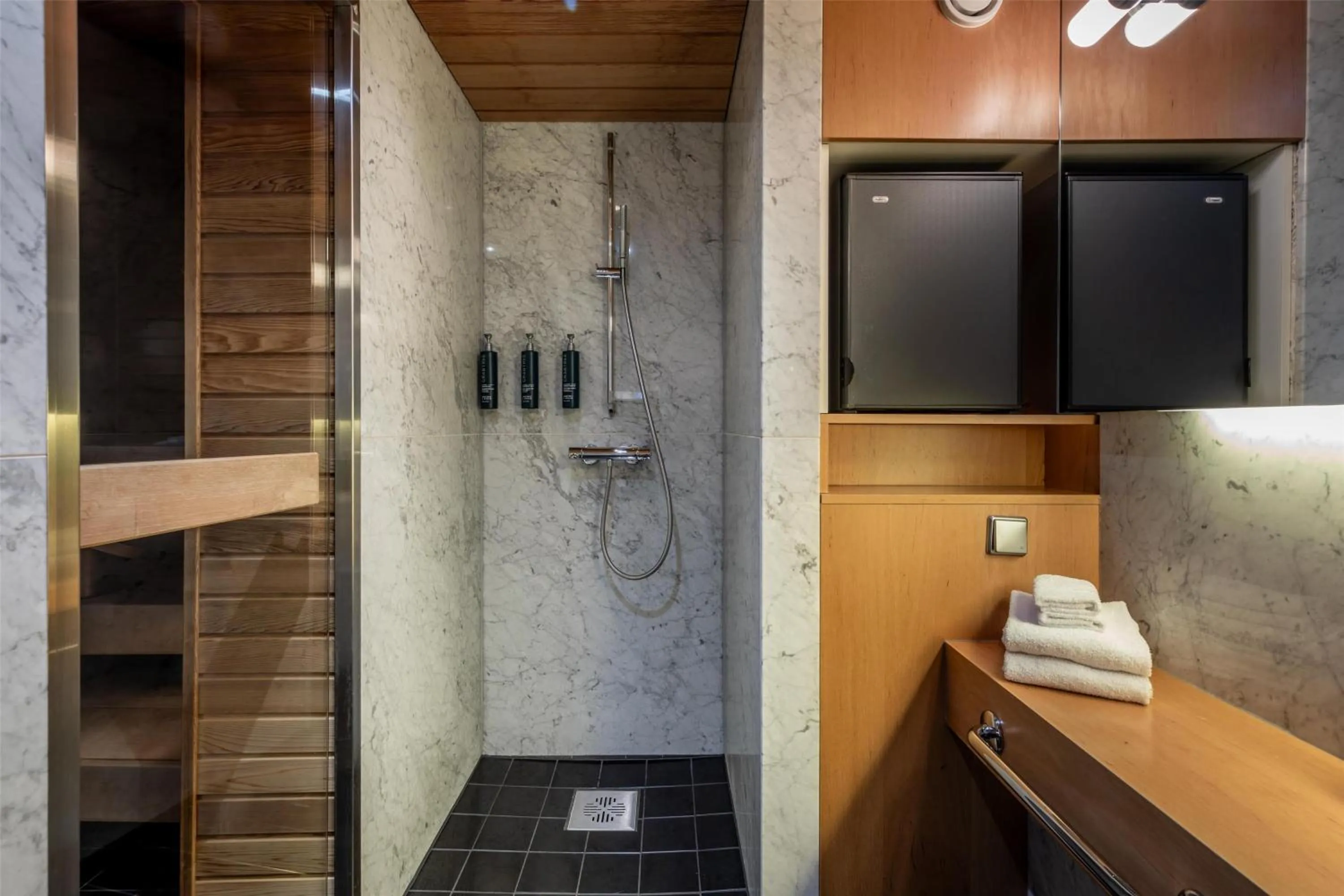 Bathroom in Hilton Helsinki Kalastajatorppa