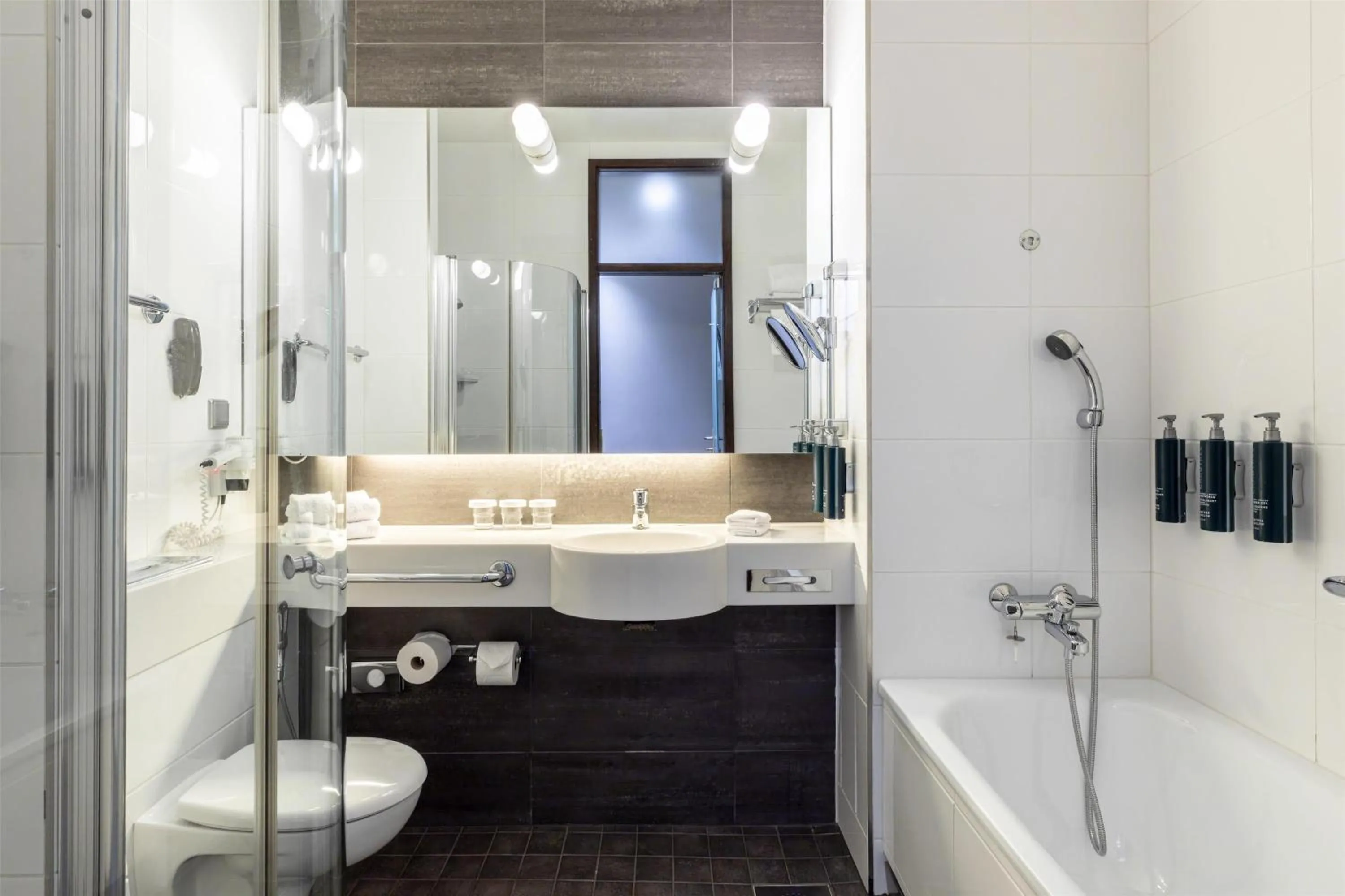 Bathroom in Hilton Helsinki Kalastajatorppa