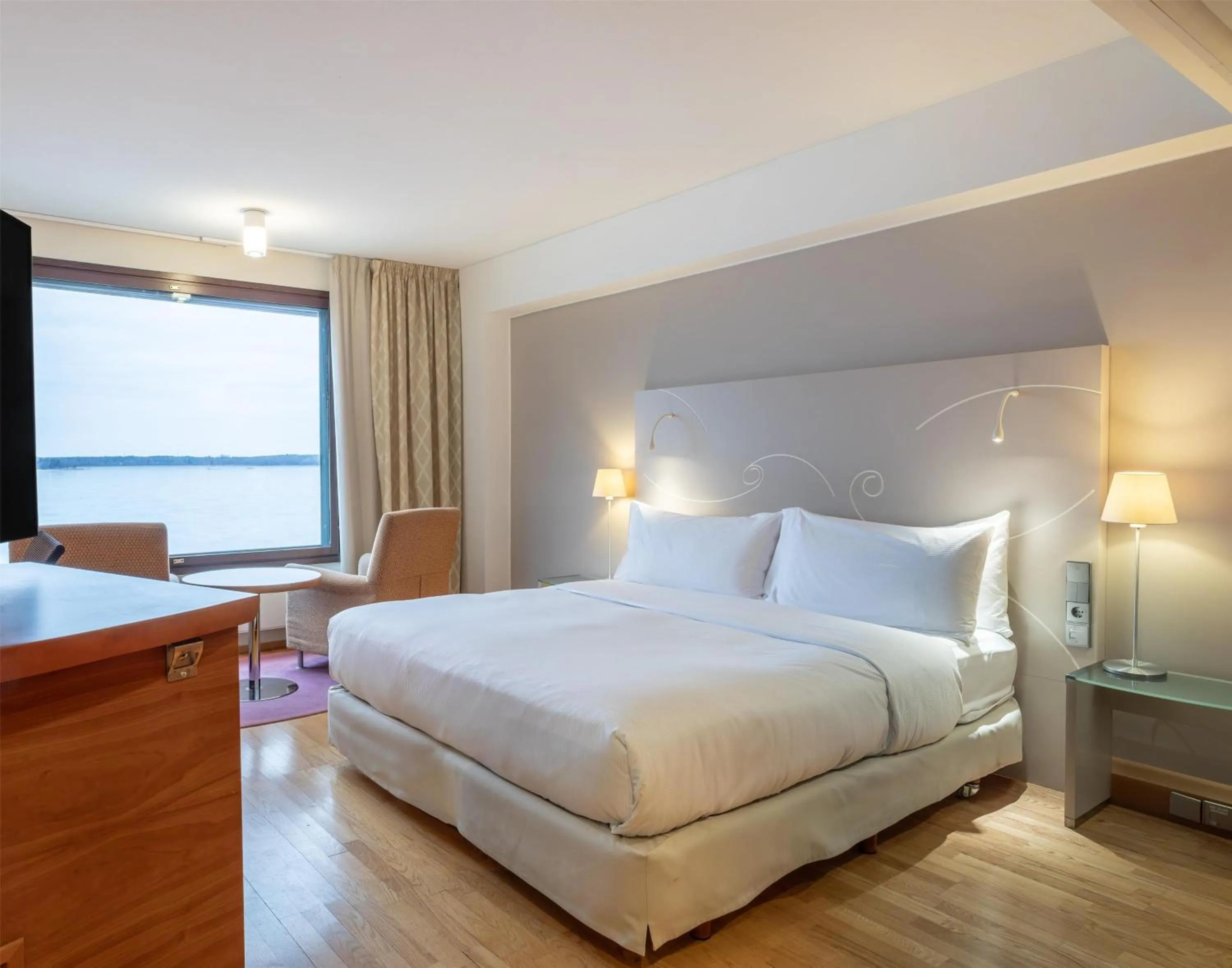 Bed in Hilton Helsinki Kalastajatorppa