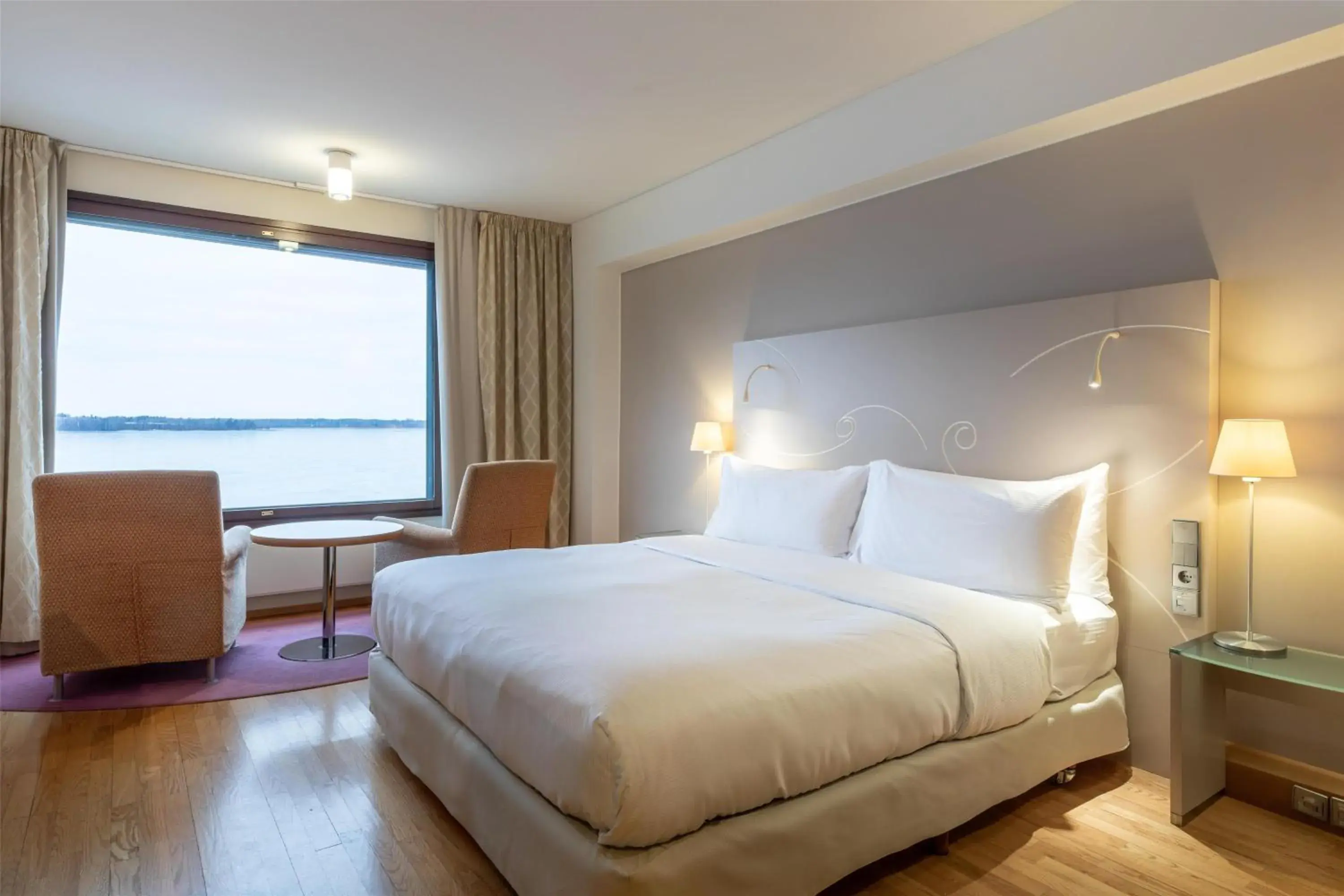 Deluxe King Room with Sea View in Hilton Helsinki Kalastajatorppa Deluxe King Room with Sea View in Hilton Helsinki Kalastajatorppa