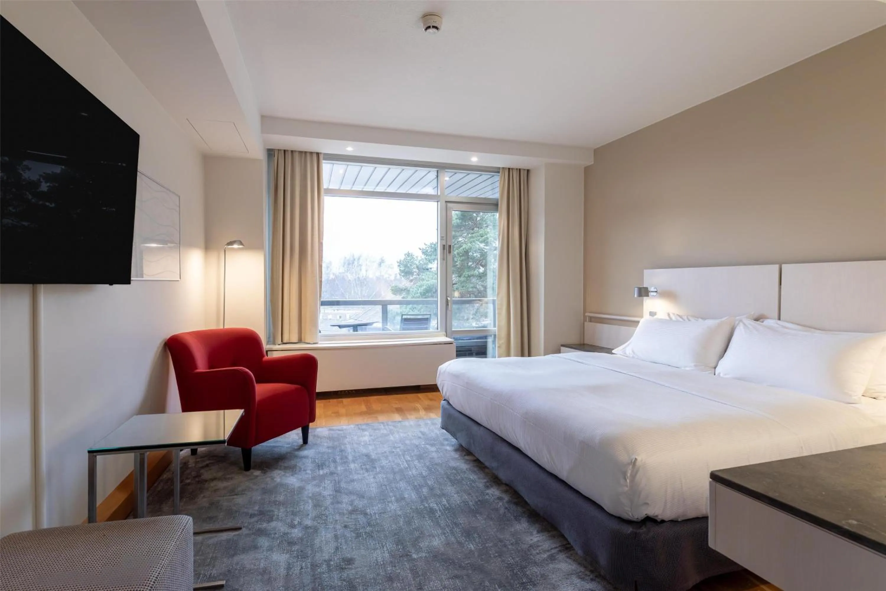 Bed in Hilton Helsinki Kalastajatorppa