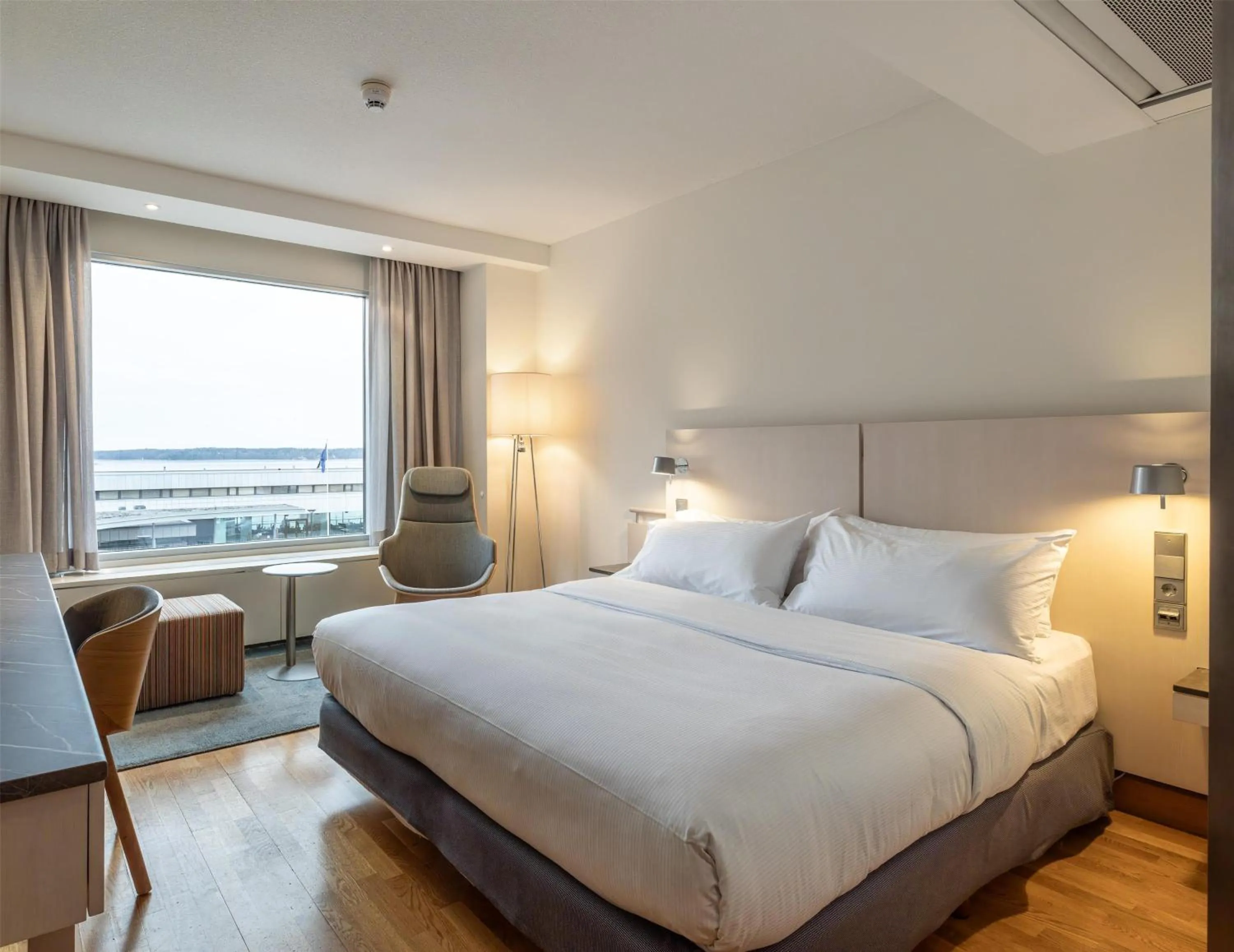 Bed in Hilton Helsinki Kalastajatorppa