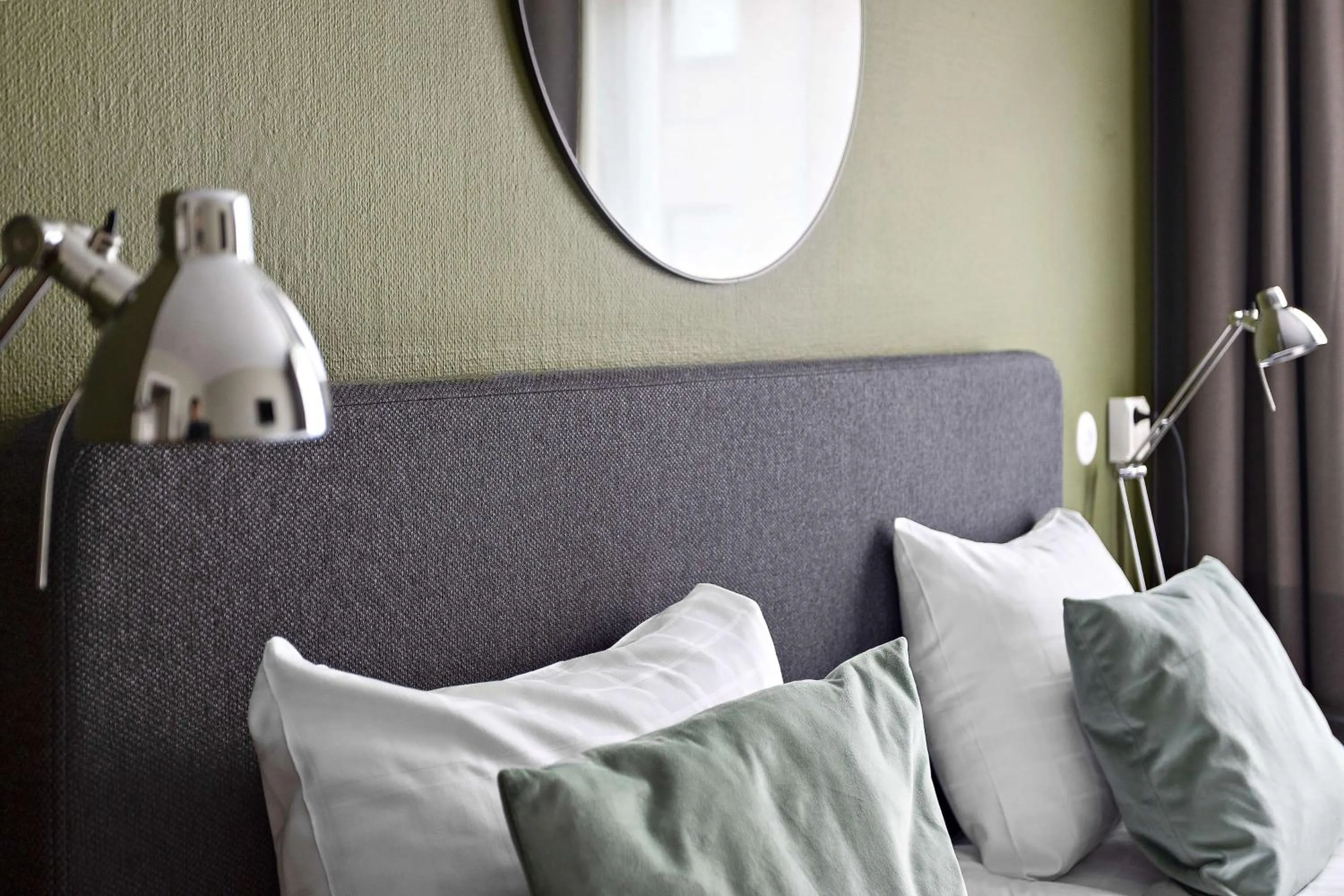 Bedroom, Bed in Palm Tree Hotel, Best Western Signature Collection