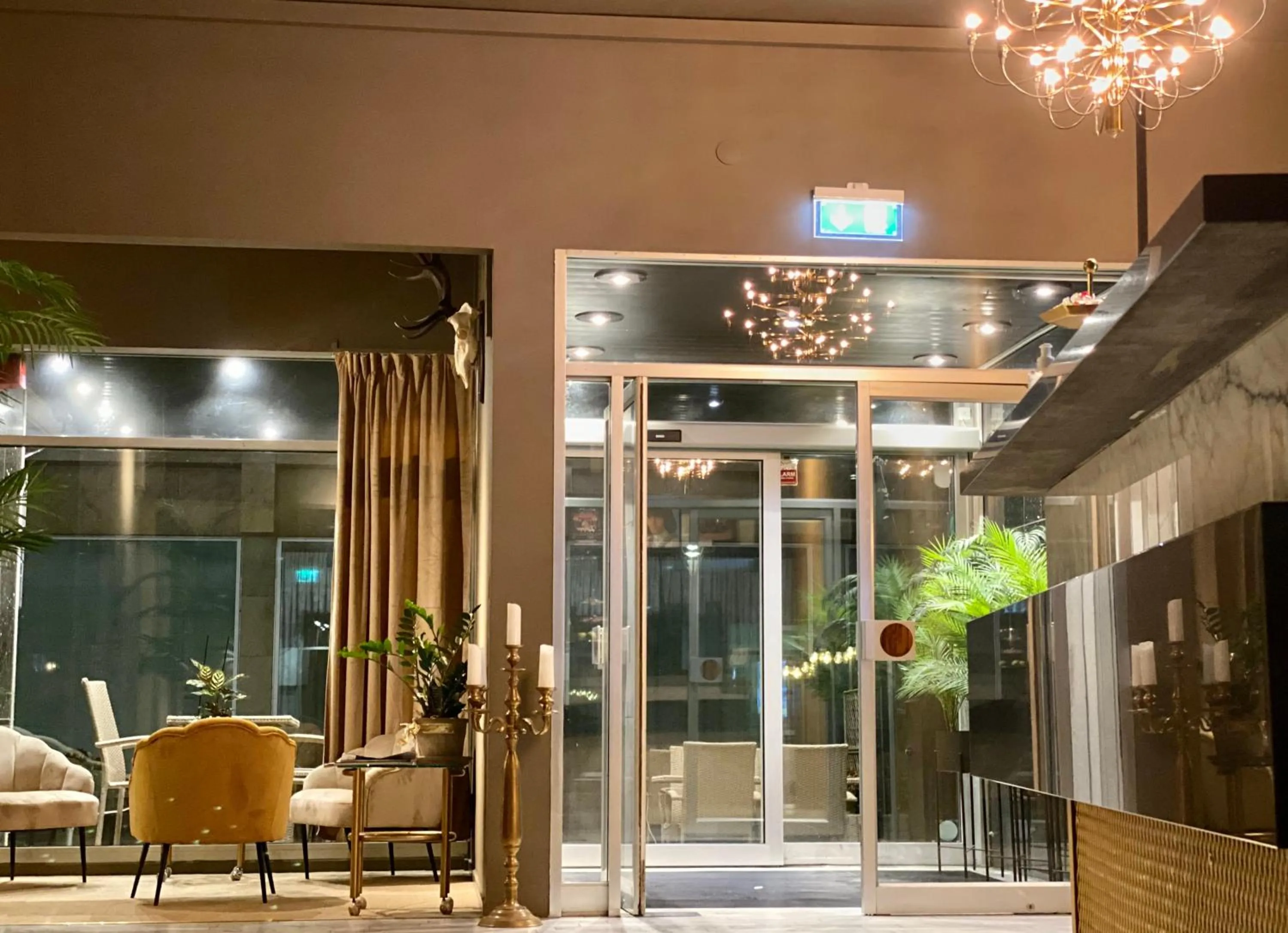 Lobby or reception in Palm Tree Hotel, Best Western Signature Collection