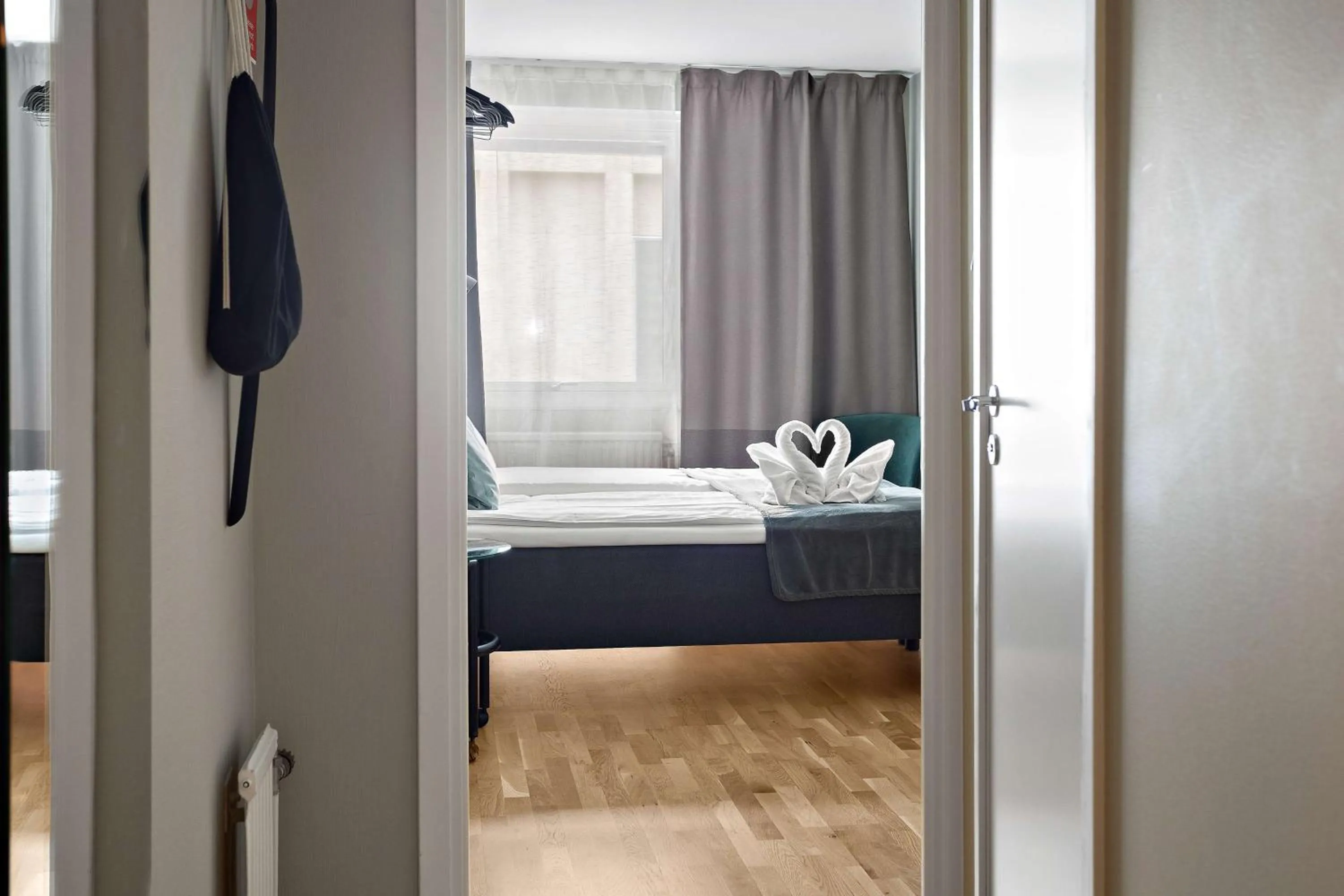 Bedroom, Bed in Palm Tree Hotel, Best Western Signature Collection